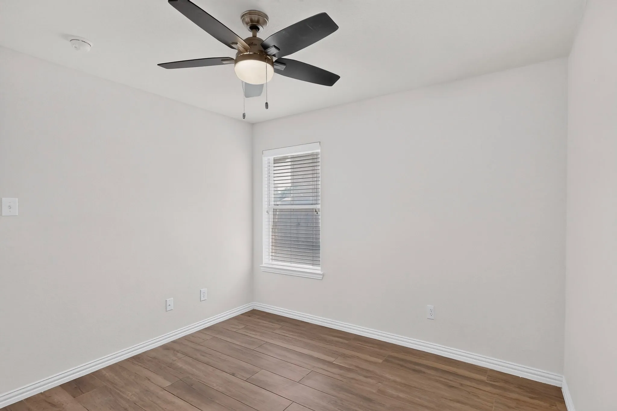 Single Family Residence For Sale in Dallas County , 1320 Clearwater Drive, Grand Prairie, Texas 75052, 3 Bedroom, 2 Bathroom, 2 Garage spaces, 1,844 Sqft, built in 2006, mls#21338240, Real Estate Agent in Grand Prairie, Homes For Sale in Dallas county, Homes For Sale in Grand Prairie, Realtor in Grand Prairie Texas, Real Estate Brokerage Independent Realty Texas, Luminita Cordes Realtor