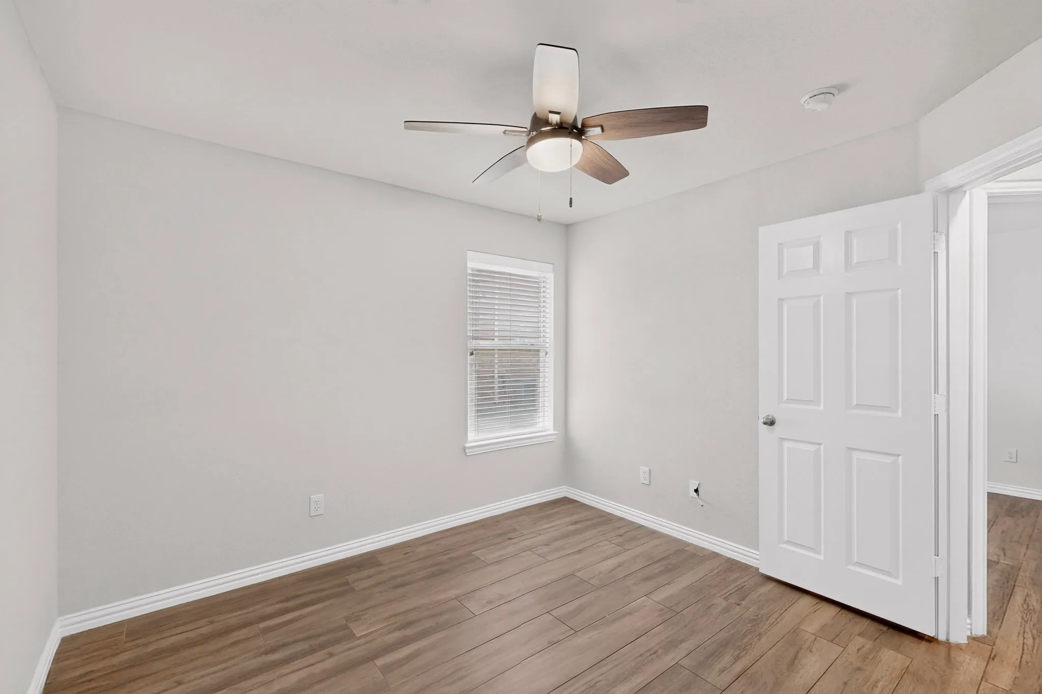 Single Family Residence For Sale in Dallas County , 1320 Clearwater Drive, Grand Prairie, Texas 75052, 3 Bedroom, 2 Bathroom, 2 Garage spaces, 1,844 Sqft, built in 2006, mls#21338240, Real Estate Agent in Grand Prairie, Homes For Sale in Dallas county, Homes For Sale in Grand Prairie, Realtor in Grand Prairie Texas, Real Estate Brokerage Independent Realty Texas, Luminita Cordes Realtor