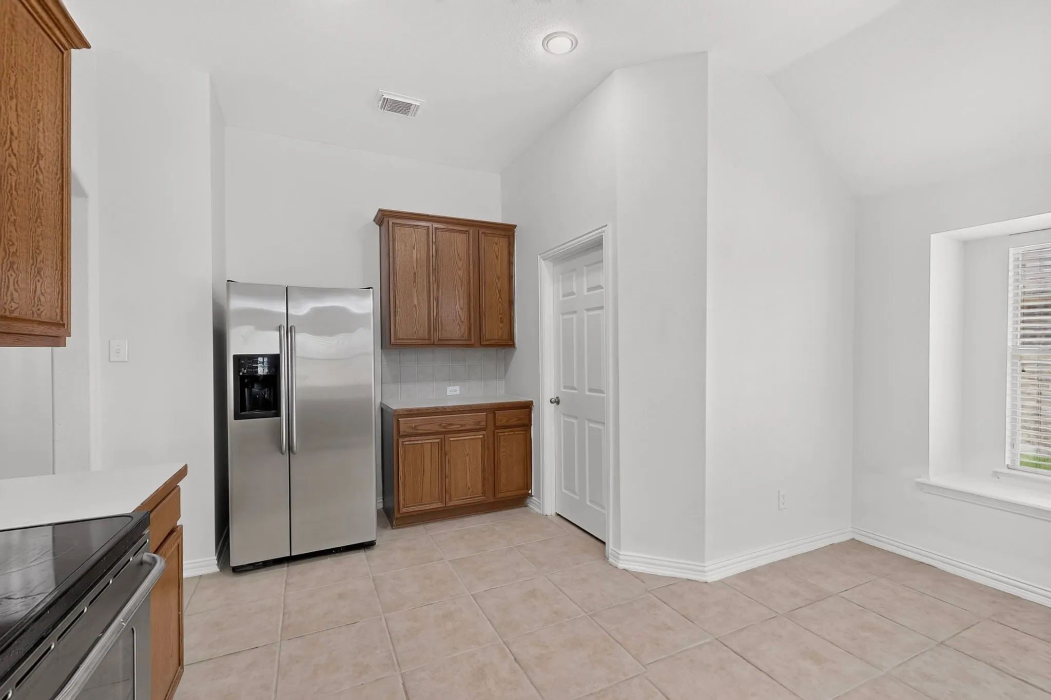 Single Family Residence For Sale in Dallas County , 1320 Clearwater Drive, Grand Prairie, Texas 75052, 3 Bedroom, 2 Bathroom, 2 Garage spaces, 1,844 Sqft, built in 2006, mls#21338240, Real Estate Agent in Grand Prairie, Homes For Sale in Dallas county, Homes For Sale in Grand Prairie, Realtor in Grand Prairie Texas, Real Estate Brokerage Independent Realty Texas, Luminita Cordes Realtor
