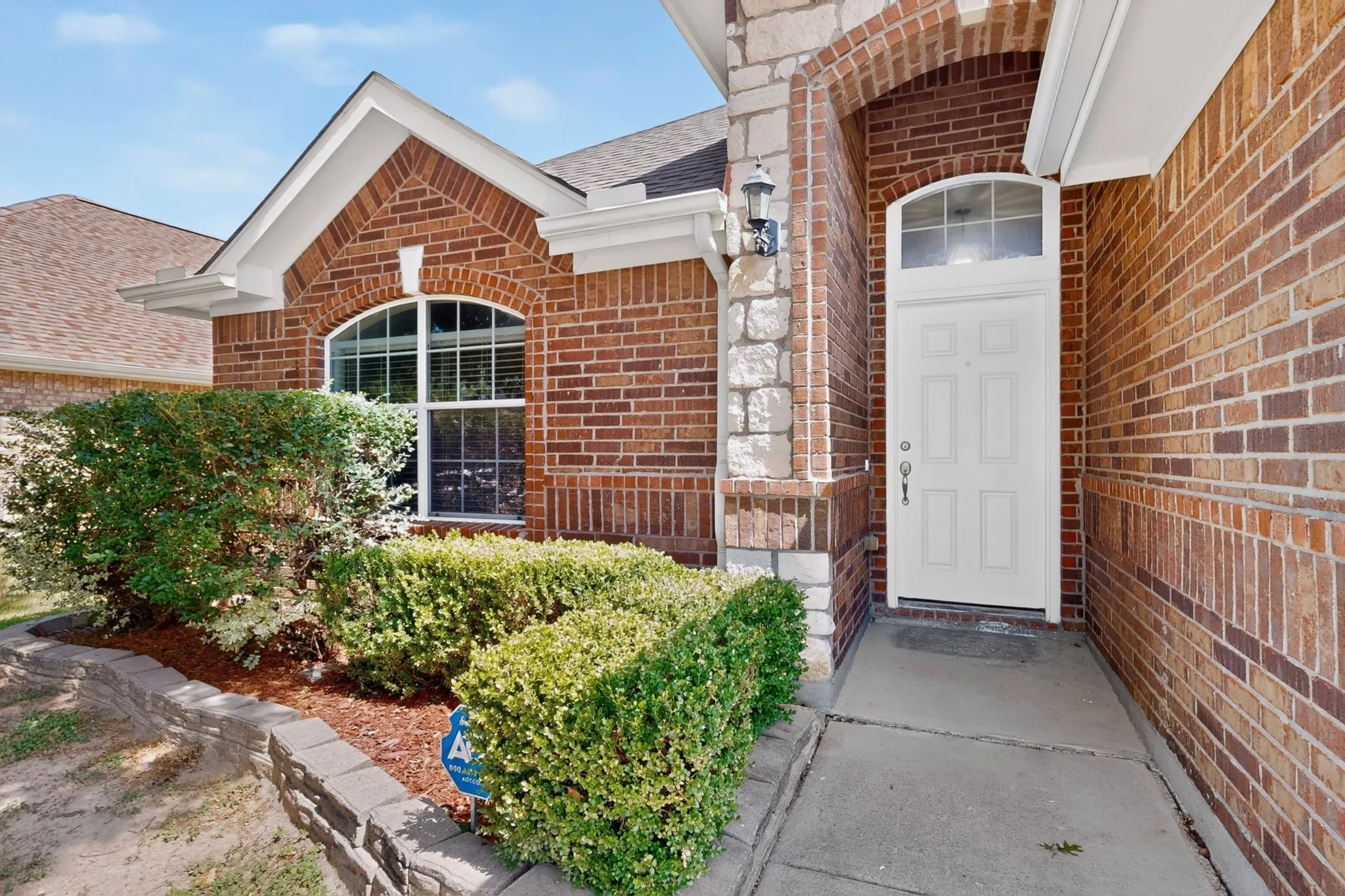 Single Family Residence For Sale in Dallas County , 1320 Clearwater Drive, Grand Prairie, Texas 75052, 3 Bedroom, 2 Bathroom, 2 Garage spaces, 1,844 Sqft, built in 2006, mls#21338240, Real Estate Agent in Grand Prairie, Homes For Sale in Dallas county, Homes For Sale in Grand Prairie, Realtor in Grand Prairie Texas, Real Estate Brokerage Independent Realty Texas, Luminita Cordes Realtor