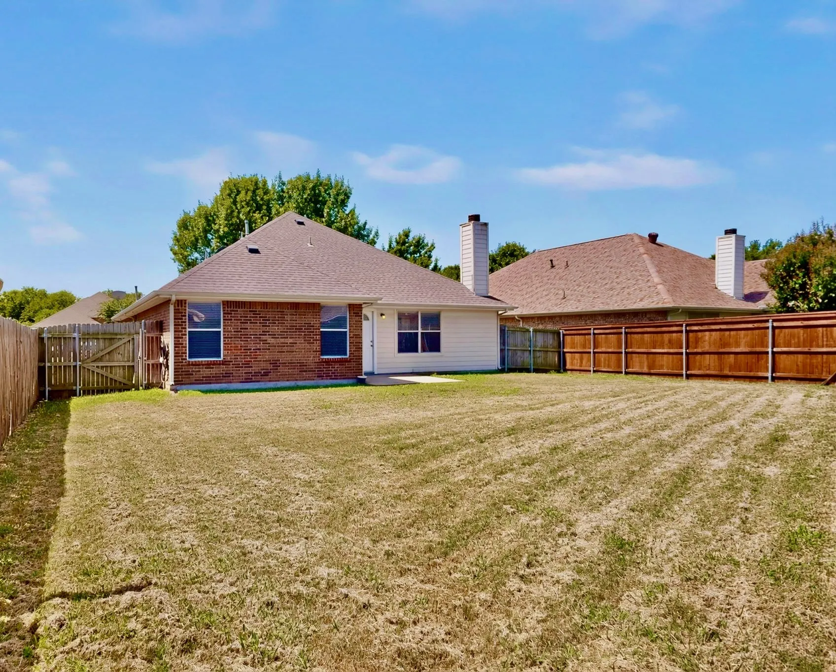 Single Family Residence For Sale in Dallas County , 1320 Clearwater Drive, Grand Prairie, Texas 75052, 3 Bedroom, 2 Bathroom, 2 Garage spaces, 1,844 Sqft, built in 2006, mls#21338240, Real Estate Agent in Grand Prairie, Homes For Sale in Dallas county, Homes For Sale in Grand Prairie, Realtor in Grand Prairie Texas, Real Estate Brokerage Independent Realty Texas, Luminita Cordes Realtor