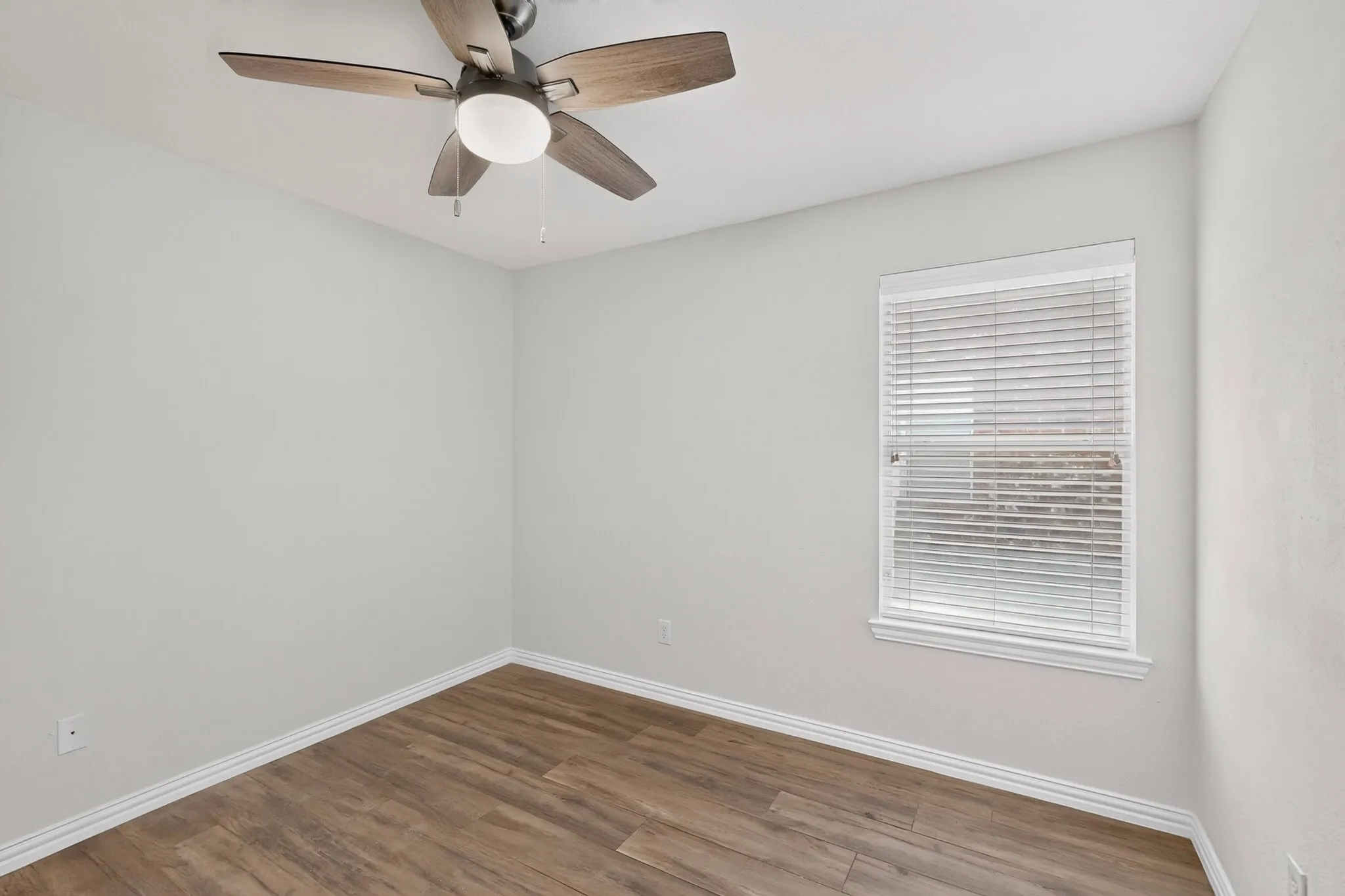 Single Family Residence For Sale in Dallas County , 1320 Clearwater Drive, Grand Prairie, Texas 75052, 3 Bedroom, 2 Bathroom, 2 Garage spaces, 1,844 Sqft, built in 2006, mls#21338240, Real Estate Agent in Grand Prairie, Homes For Sale in Dallas county, Homes For Sale in Grand Prairie, Realtor in Grand Prairie Texas, Real Estate Brokerage Independent Realty Texas, Luminita Cordes Realtor