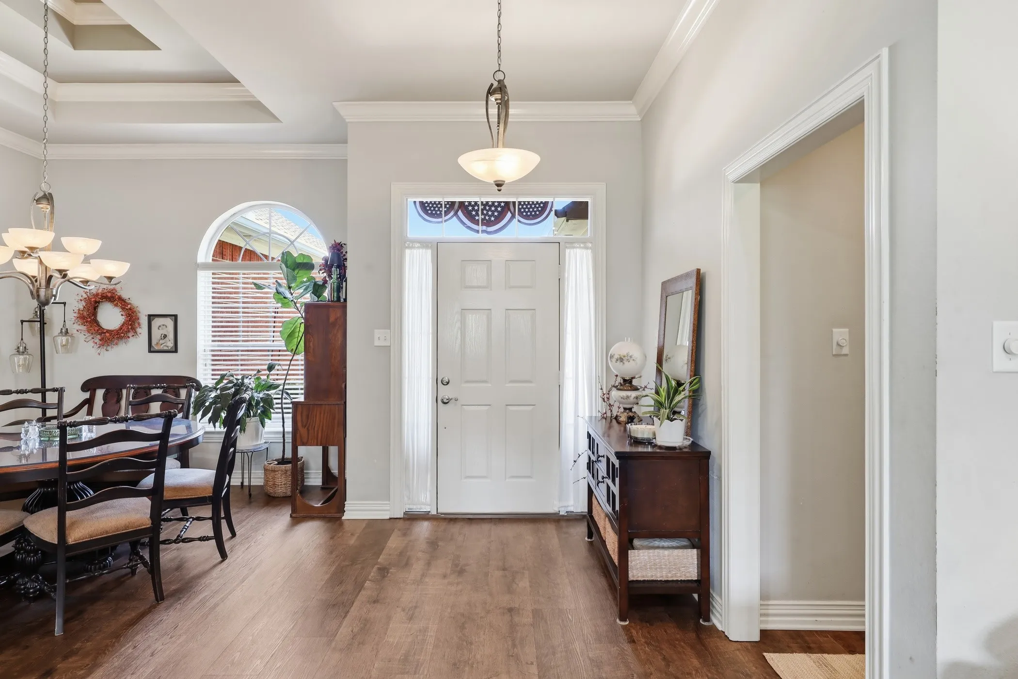 Single Family Residence For Sale in Gregg County , 313 Ithaca Drive, Longview, Texas 75604, 4 Bedroom, 2 Bathroom, 2 Garage spaces, 2,382 Sqft, built in 2002, mls#21338099, Real Estate Agent in Longview, Homes For Sale in Gregg county, Homes For Sale in Longview, Realtor in Longview Texas, Real Estate Brokerage Independent Realty Texas, Luminita Cordes Realtor
