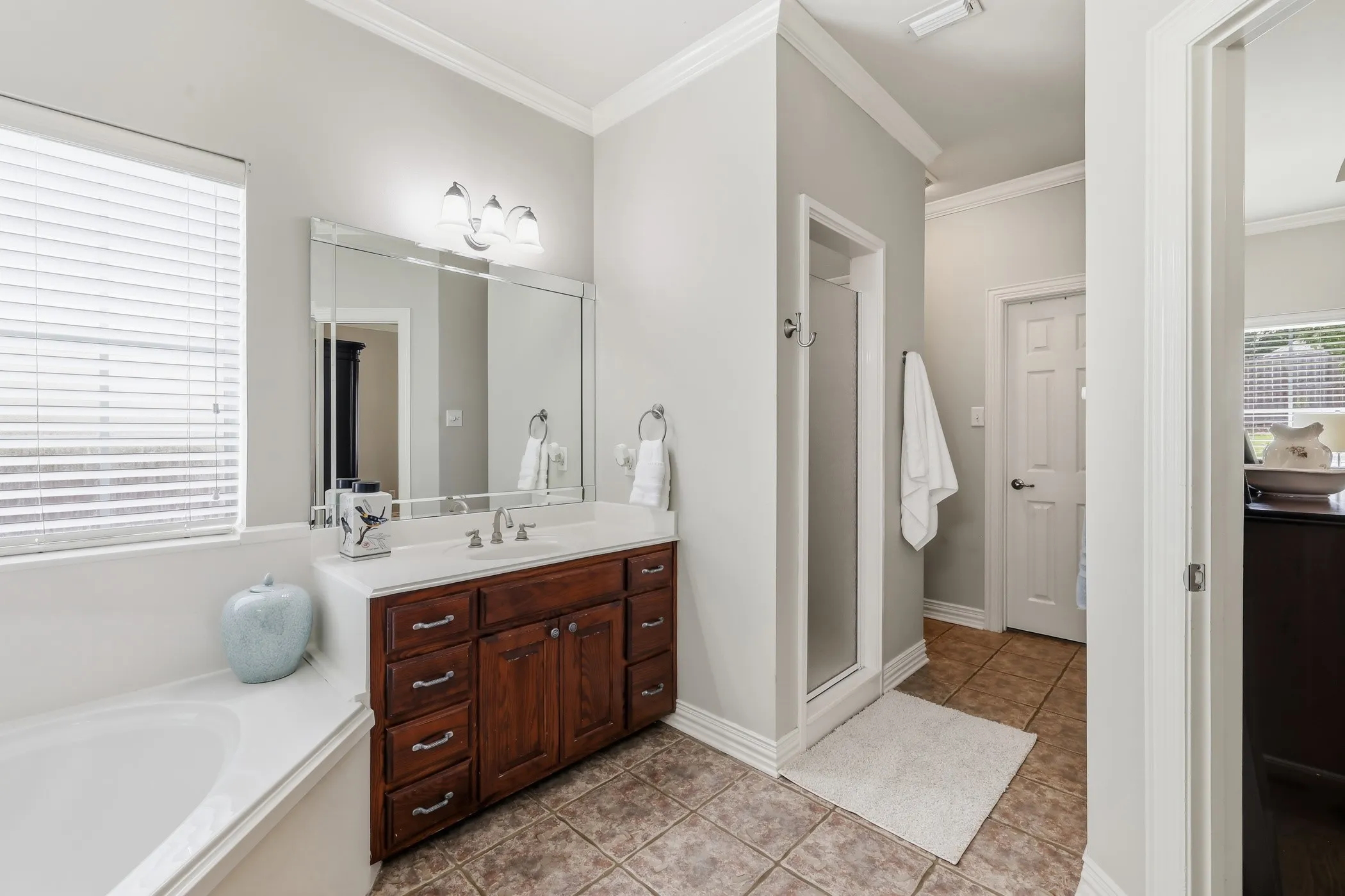 Single Family Residence For Sale in Gregg County , 313 Ithaca Drive, Longview, Texas 75604, 4 Bedroom, 2 Bathroom, 2 Garage spaces, 2,382 Sqft, built in 2002, mls#21338099, Real Estate Agent in Longview, Homes For Sale in Gregg county, Homes For Sale in Longview, Realtor in Longview Texas, Real Estate Brokerage Independent Realty Texas, Luminita Cordes Realtor