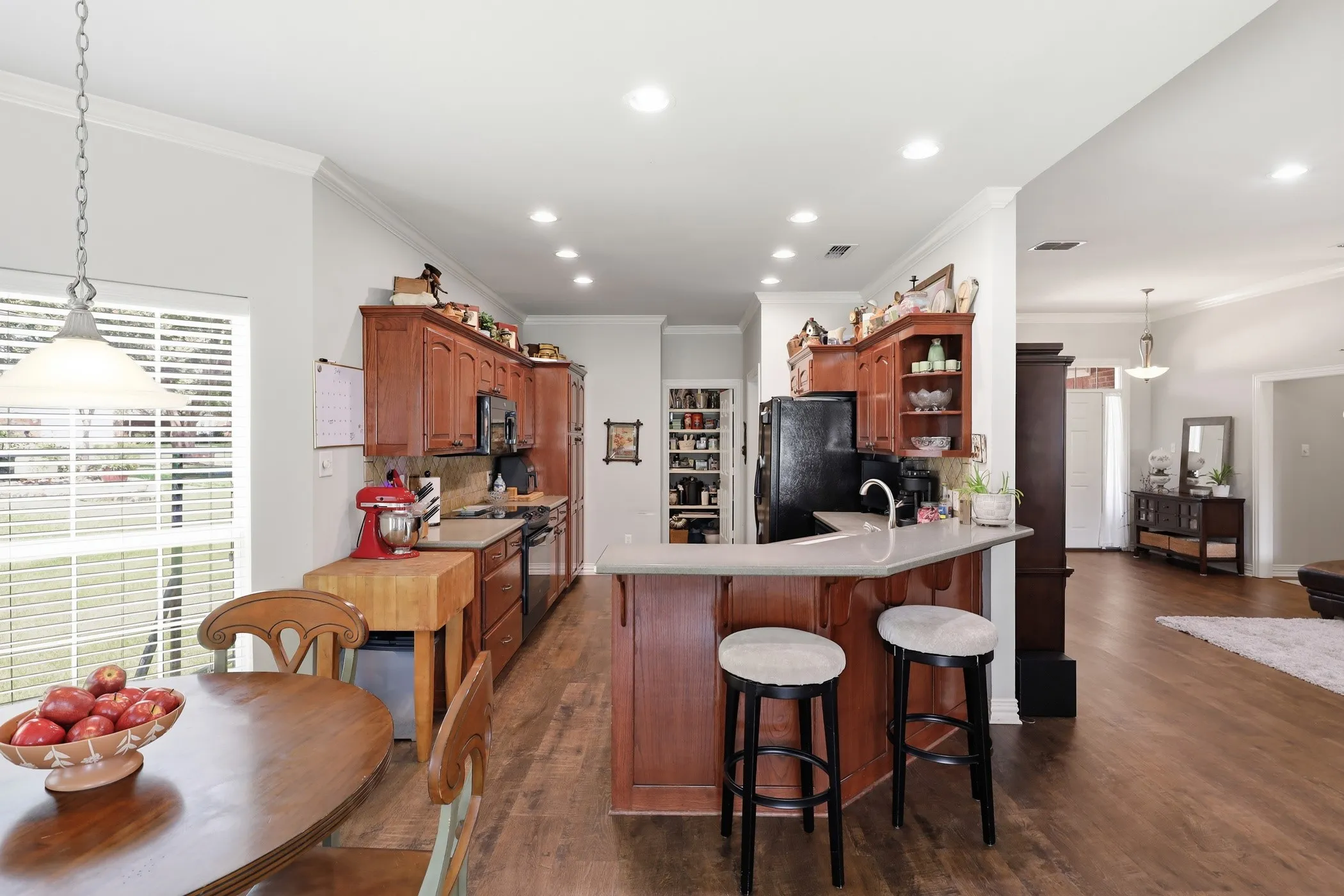 Single Family Residence For Sale in Gregg County , 313 Ithaca Drive, Longview, Texas 75604, 4 Bedroom, 2 Bathroom, 2 Garage spaces, 2,382 Sqft, built in 2002, mls#21338099, Real Estate Agent in Longview, Homes For Sale in Gregg county, Homes For Sale in Longview, Realtor in Longview Texas, Real Estate Brokerage Independent Realty Texas, Luminita Cordes Realtor
