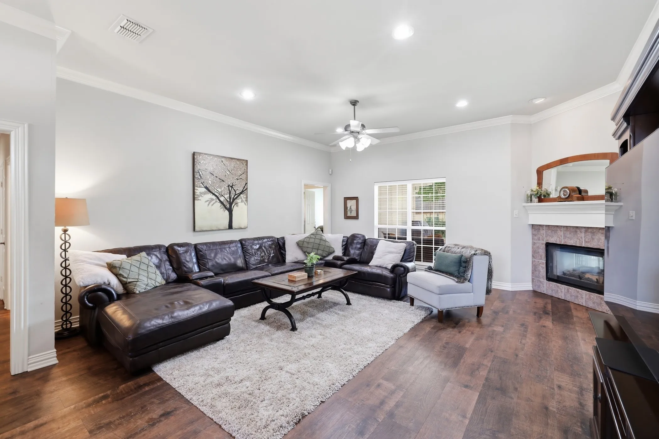 Single Family Residence For Sale in Gregg County , 313 Ithaca Drive, Longview, Texas 75604, 4 Bedroom, 2 Bathroom, 2 Garage spaces, 2,382 Sqft, built in 2002, mls#21338099, Real Estate Agent in Longview, Homes For Sale in Gregg county, Homes For Sale in Longview, Realtor in Longview Texas, Real Estate Brokerage Independent Realty Texas, Luminita Cordes Realtor