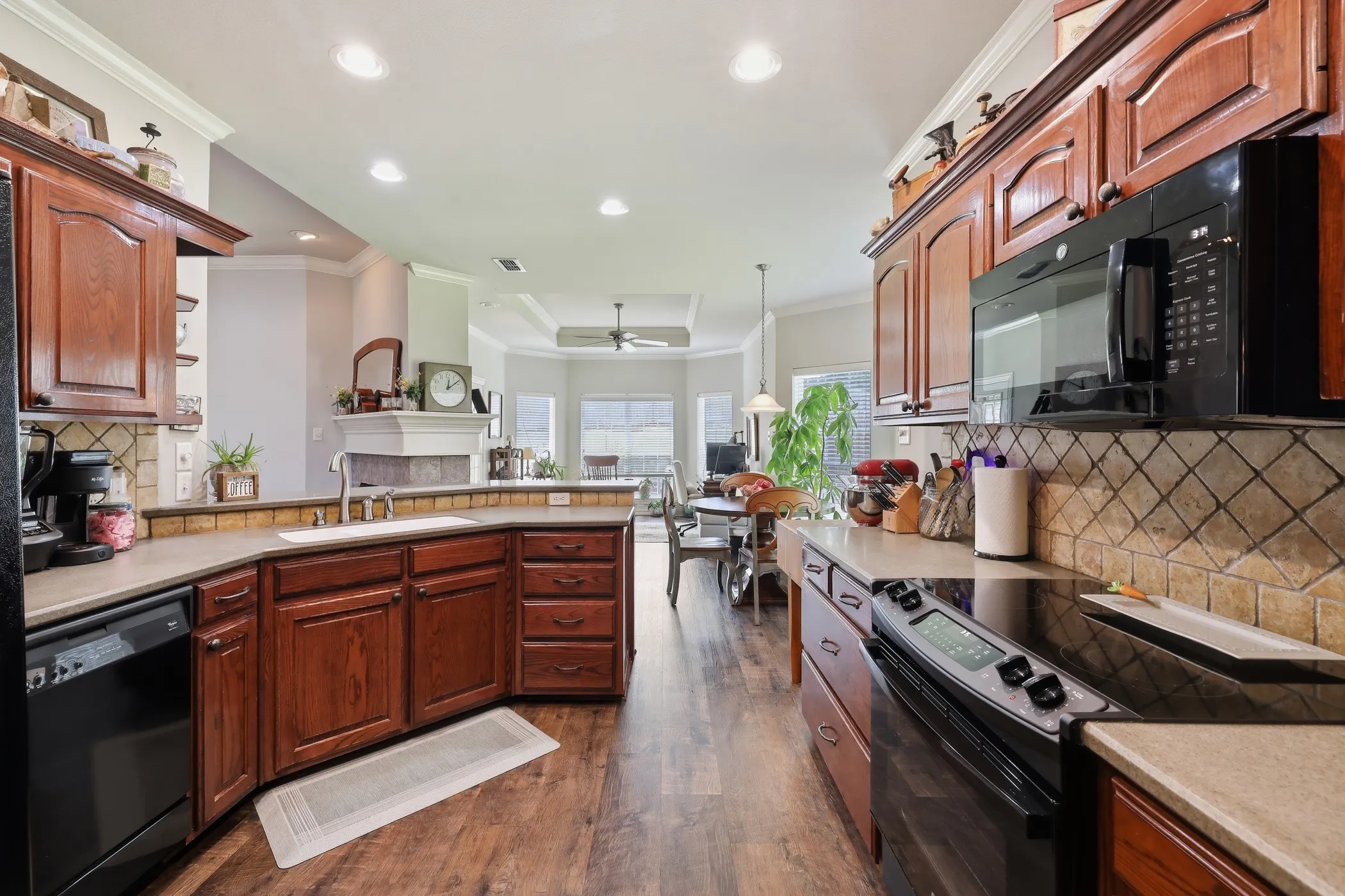 Single Family Residence For Sale in Gregg County , 313 Ithaca Drive, Longview, Texas 75604, 4 Bedroom, 2 Bathroom, 2 Garage spaces, 2,382 Sqft, built in 2002, mls#21338099, Real Estate Agent in Longview, Homes For Sale in Gregg county, Homes For Sale in Longview, Realtor in Longview Texas, Real Estate Brokerage Independent Realty Texas, Luminita Cordes Realtor