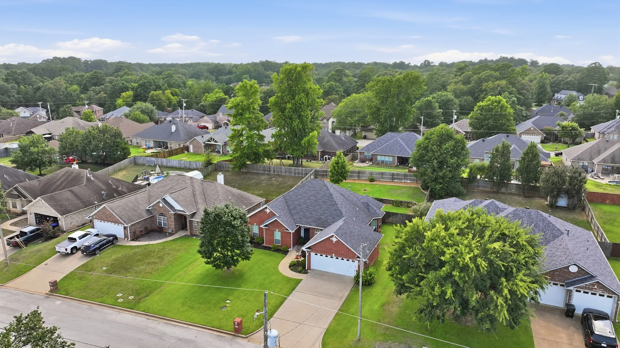 Single Family Residence For Sale in Gregg County , 313 Ithaca Drive, Longview, Texas 75604, 4 Bedroom, 2 Bathroom, 2 Garage spaces, 2,382 Sqft, built in 2002, mls#21338099, Real Estate Agent in Longview, Homes For Sale in Gregg county, Homes For Sale in Longview, Realtor in Longview Texas, Real Estate Brokerage Independent Realty Texas, Luminita Cordes Realtor