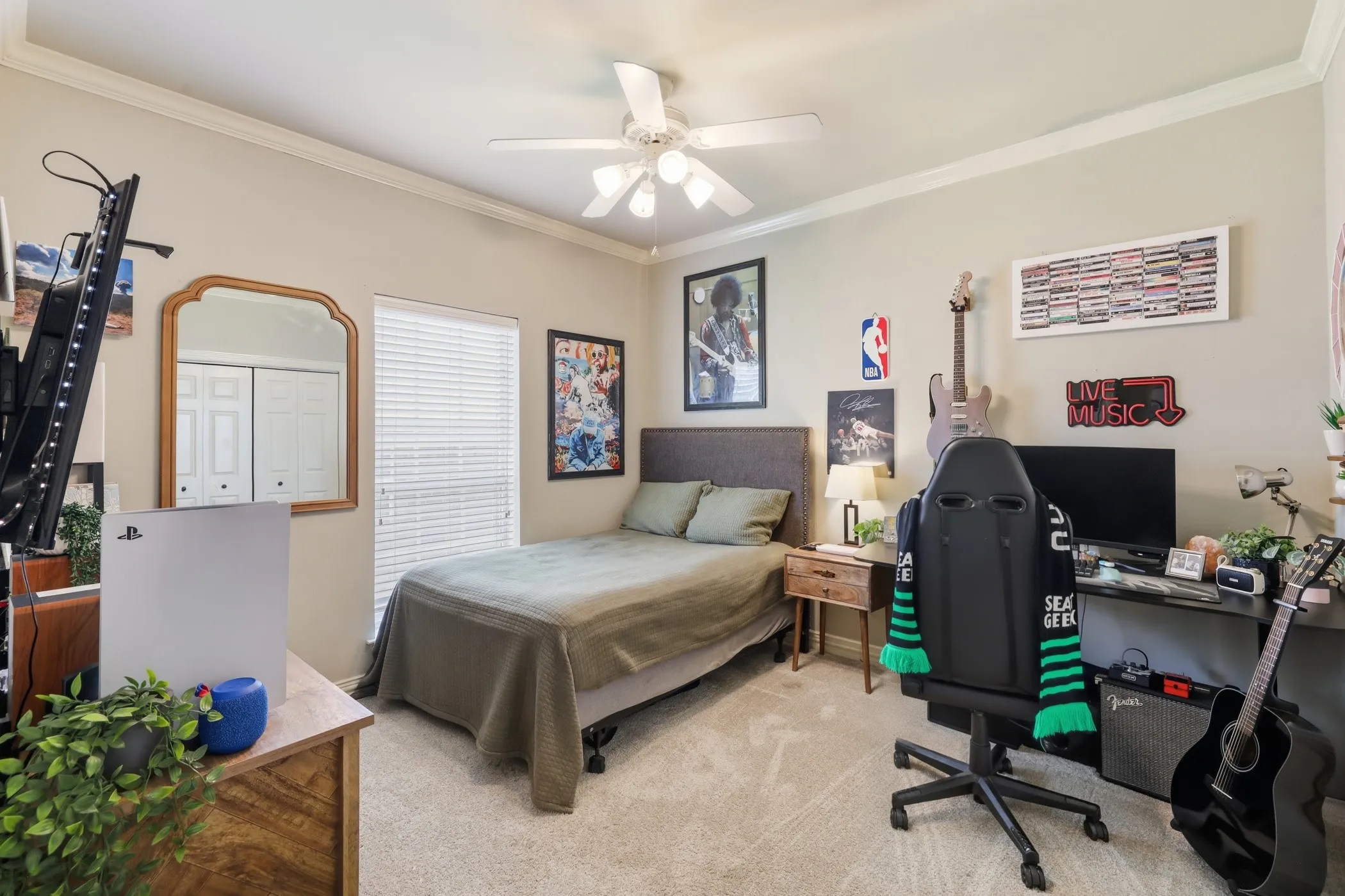 Single Family Residence For Sale in Gregg County , 313 Ithaca Drive, Longview, Texas 75604, 4 Bedroom, 2 Bathroom, 2 Garage spaces, 2,382 Sqft, built in 2002, mls#21338099, Real Estate Agent in Longview, Homes For Sale in Gregg county, Homes For Sale in Longview, Realtor in Longview Texas, Real Estate Brokerage Independent Realty Texas, Luminita Cordes Realtor
