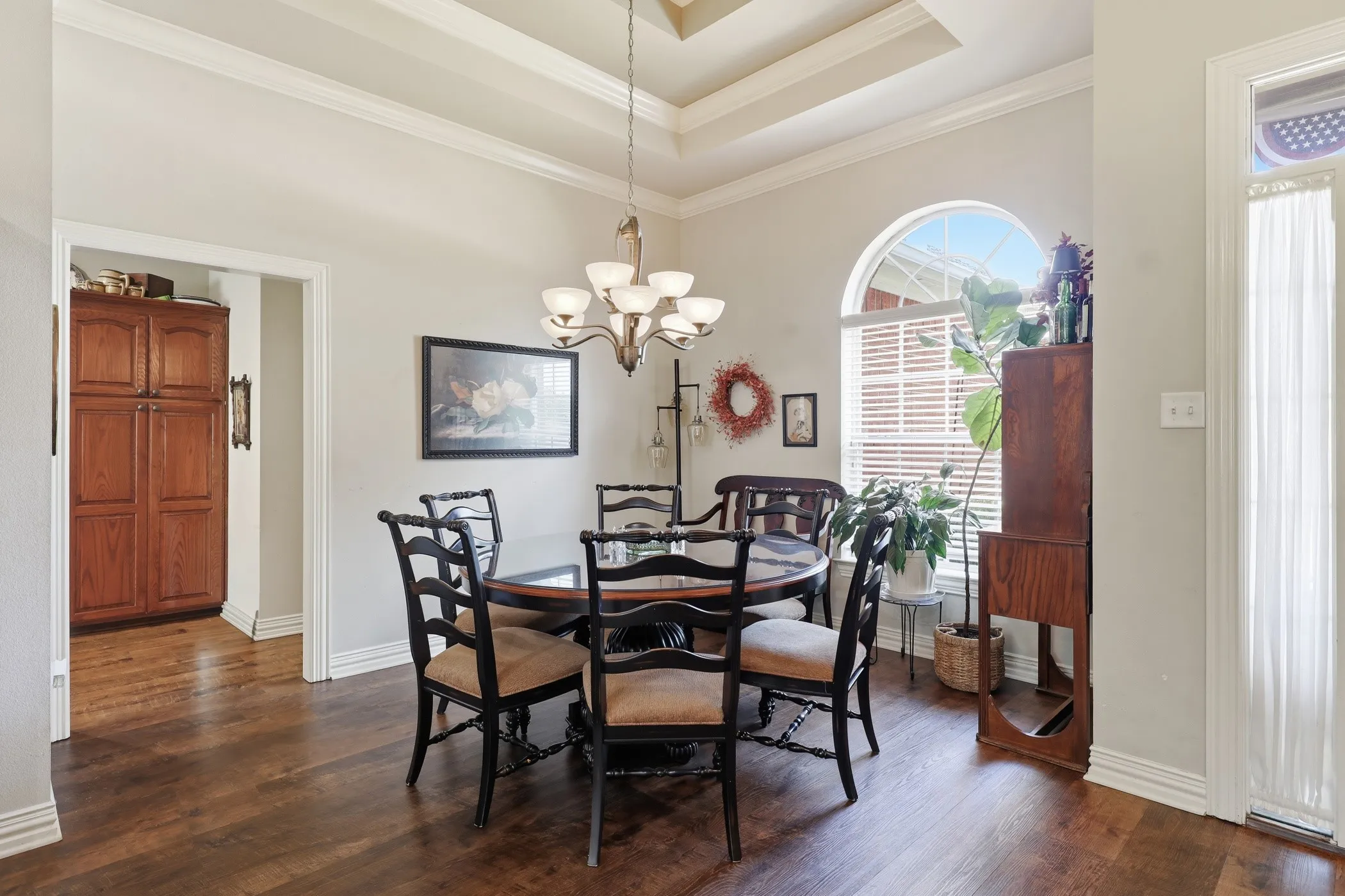 Single Family Residence For Sale in Gregg County , 313 Ithaca Drive, Longview, Texas 75604, 4 Bedroom, 2 Bathroom, 2 Garage spaces, 2,382 Sqft, built in 2002, mls#21338099, Real Estate Agent in Longview, Homes For Sale in Gregg county, Homes For Sale in Longview, Realtor in Longview Texas, Real Estate Brokerage Independent Realty Texas, Luminita Cordes Realtor