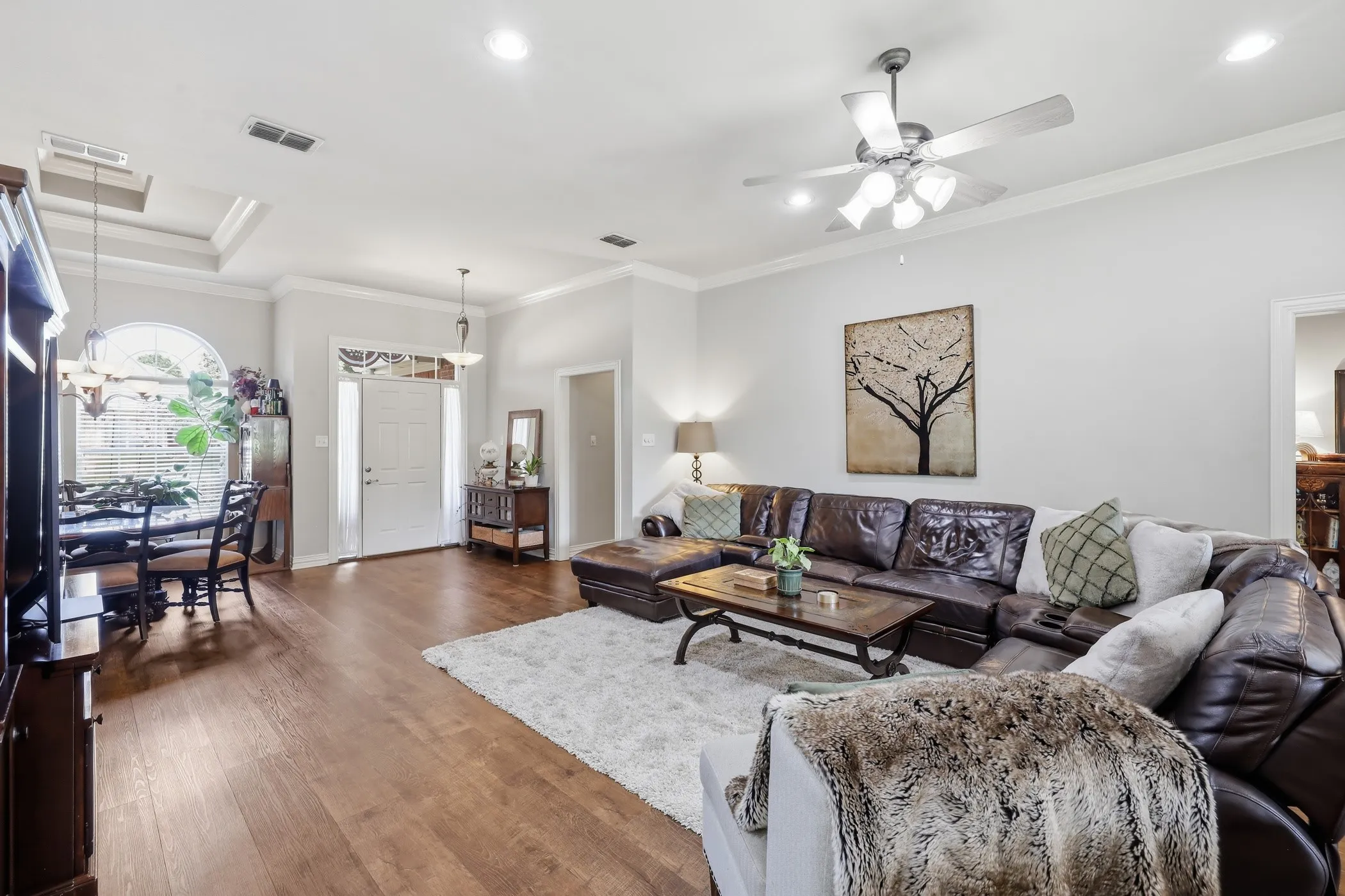 Single Family Residence For Sale in Gregg County , 313 Ithaca Drive, Longview, Texas 75604, 4 Bedroom, 2 Bathroom, 2 Garage spaces, 2,382 Sqft, built in 2002, mls#21338099, Real Estate Agent in Longview, Homes For Sale in Gregg county, Homes For Sale in Longview, Realtor in Longview Texas, Real Estate Brokerage Independent Realty Texas, Luminita Cordes Realtor