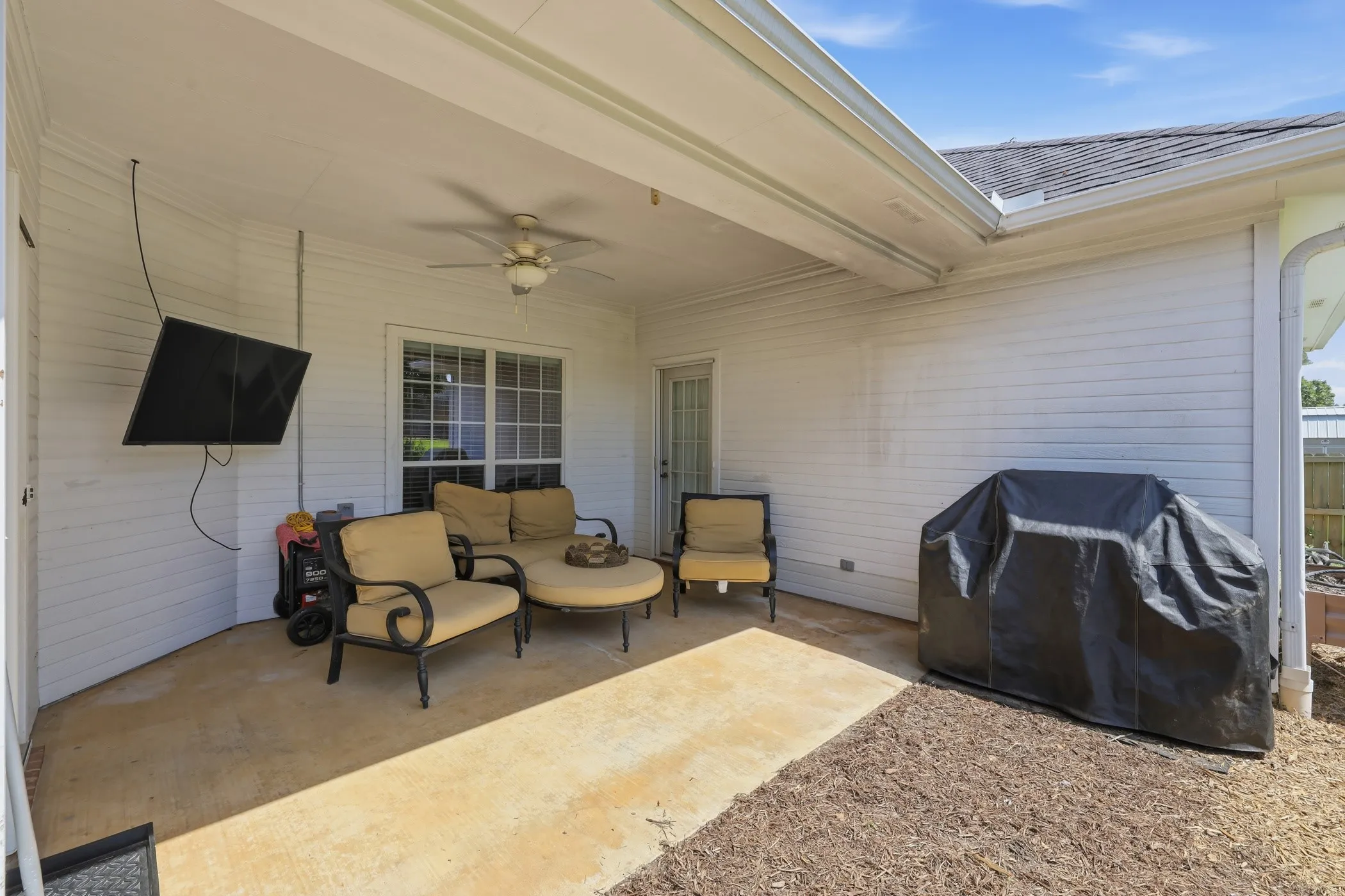 Single Family Residence For Sale in Gregg County , 313 Ithaca Drive, Longview, Texas 75604, 4 Bedroom, 2 Bathroom, 2 Garage spaces, 2,382 Sqft, built in 2002, mls#21338099, Real Estate Agent in Longview, Homes For Sale in Gregg county, Homes For Sale in Longview, Realtor in Longview Texas, Real Estate Brokerage Independent Realty Texas, Luminita Cordes Realtor