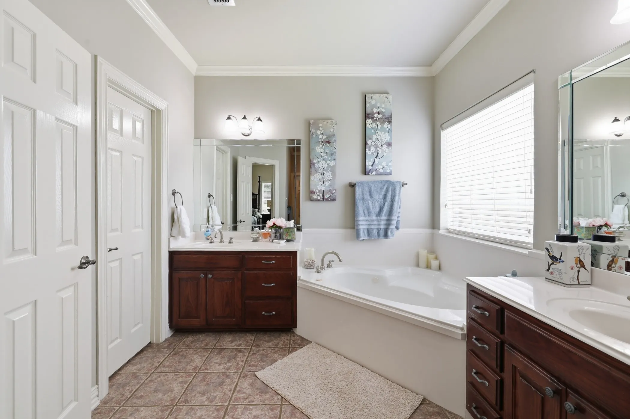 Single Family Residence For Sale in Gregg County , 313 Ithaca Drive, Longview, Texas 75604, 4 Bedroom, 2 Bathroom, 2 Garage spaces, 2,382 Sqft, built in 2002, mls#21338099, Real Estate Agent in Longview, Homes For Sale in Gregg county, Homes For Sale in Longview, Realtor in Longview Texas, Real Estate Brokerage Independent Realty Texas, Luminita Cordes Realtor