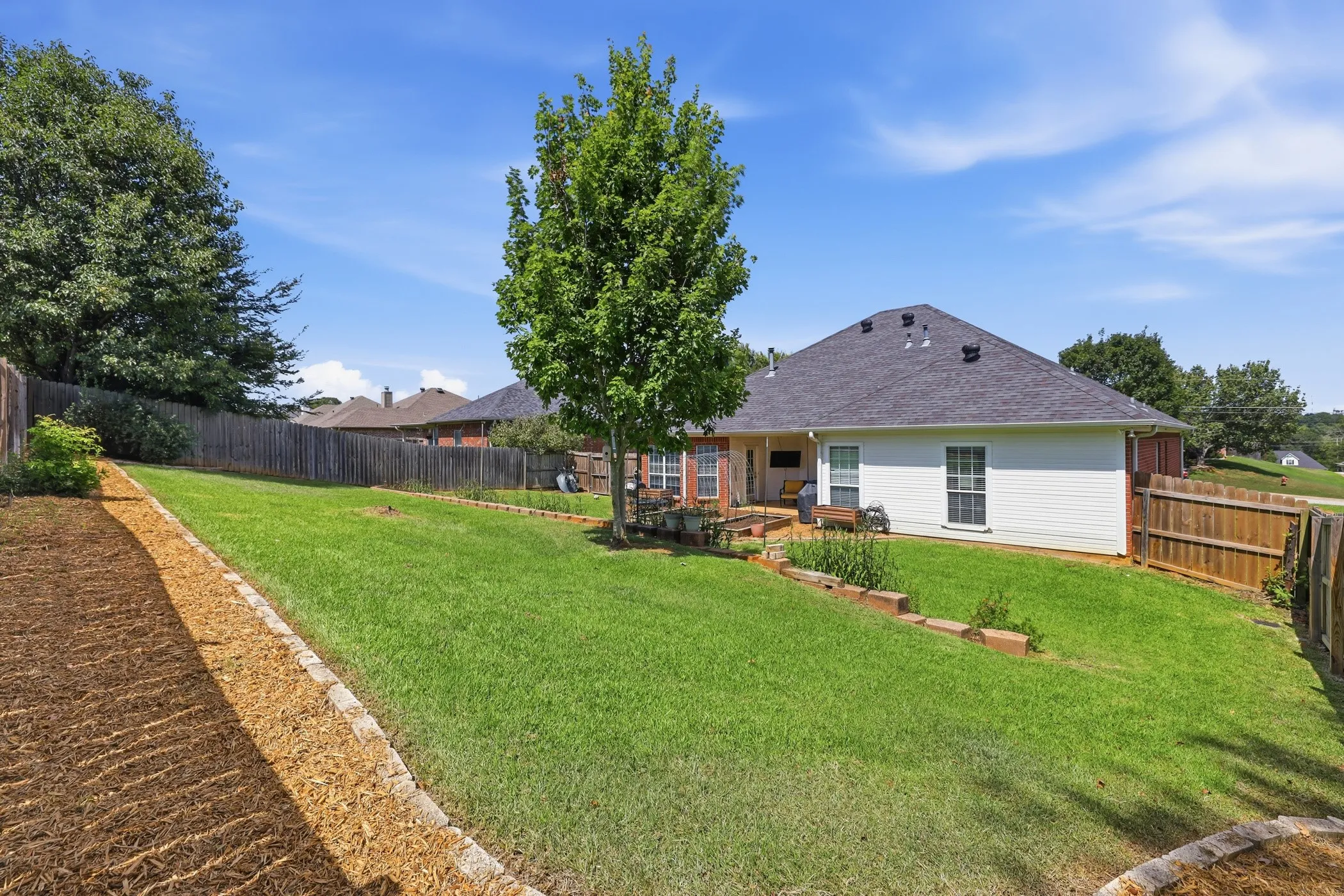 Single Family Residence For Sale in Gregg County , 313 Ithaca Drive, Longview, Texas 75604, 4 Bedroom, 2 Bathroom, 2 Garage spaces, 2,382 Sqft, built in 2002, mls#21338099, Real Estate Agent in Longview, Homes For Sale in Gregg county, Homes For Sale in Longview, Realtor in Longview Texas, Real Estate Brokerage Independent Realty Texas, Luminita Cordes Realtor