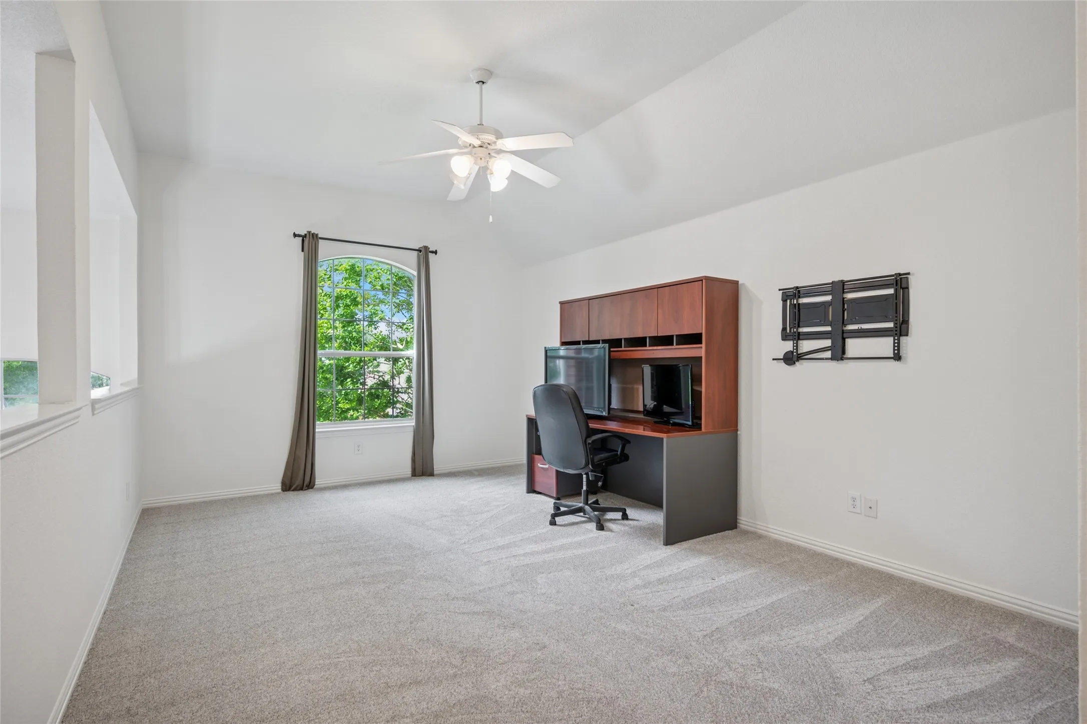 Single Family Residence For Sale in Tarrant County , 5224 Winterberry Court, Fort Worth, Texas 76244, 4 Bedroom, 3 Bathroom, 3 Garage spaces, 3,473 Sqft, built in 2004, Price $569,900, mls#21339065, Real Estate Agent in Fort Worth, Homes For Sale in Tarrant county, Homes For Sale in Fort Worth, Realtor in Fort Worth Texas, Real Estate Brokerage Independent Realty Texas, Luminita Cordes Realtor