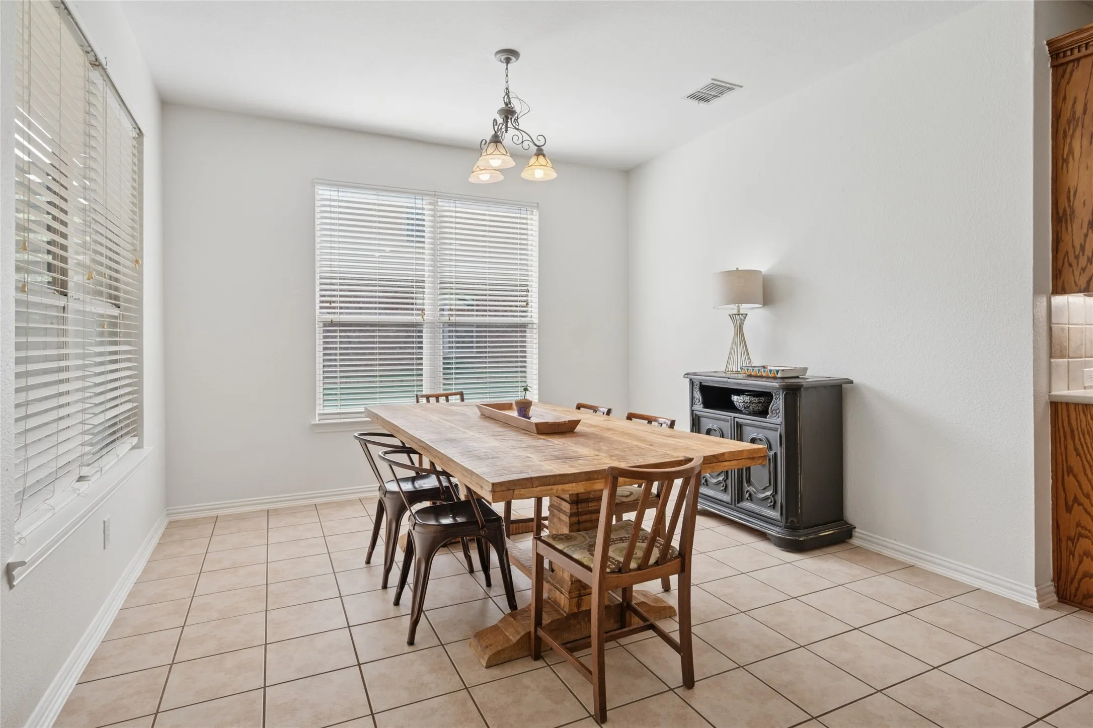 Single Family Residence For Sale in Tarrant County , 5224 Winterberry Court, Fort Worth, Texas 76244, 4 Bedroom, 3 Bathroom, 3 Garage spaces, 3,473 Sqft, built in 2004, Price $569,900, mls#21339065, Real Estate Agent in Fort Worth, Homes For Sale in Tarrant county, Homes For Sale in Fort Worth, Realtor in Fort Worth Texas, Real Estate Brokerage Independent Realty Texas, Luminita Cordes Realtor