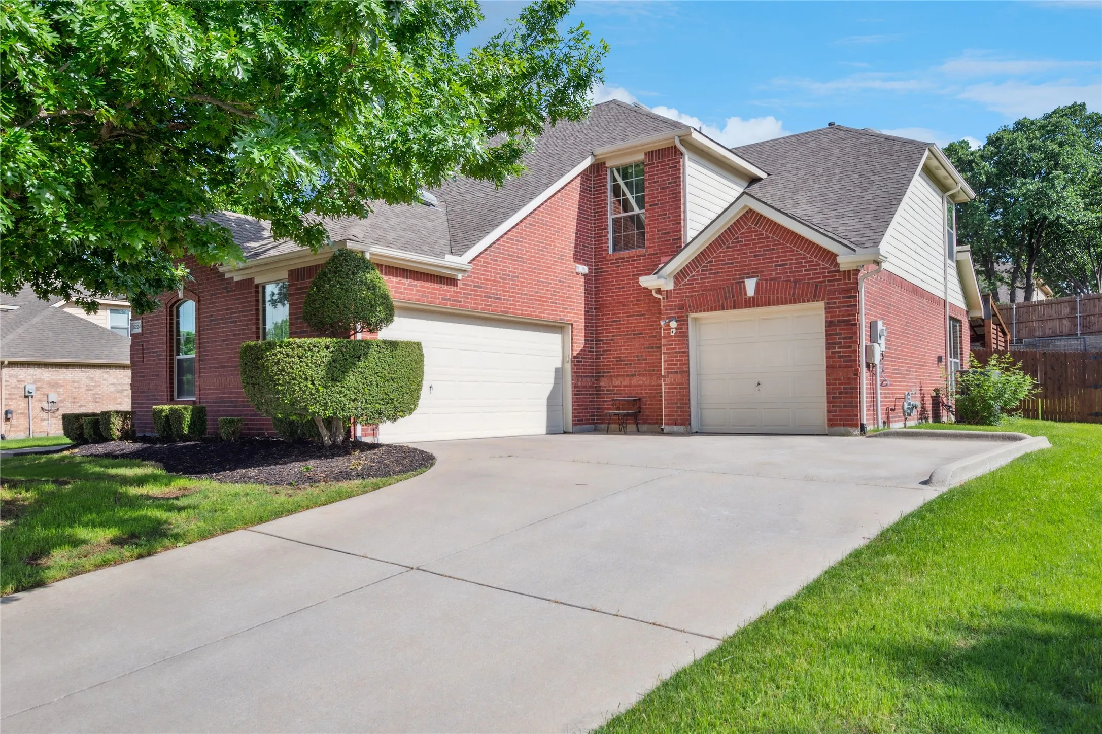 Single Family Residence For Sale in Tarrant County , 5224 Winterberry Court, Fort Worth, Texas 76244, 4 Bedroom, 3 Bathroom, 3 Garage spaces, 3,473 Sqft, built in 2004, Price $569,900, mls#21339065, Real Estate Agent in Fort Worth, Homes For Sale in Tarrant county, Homes For Sale in Fort Worth, Realtor in Fort Worth Texas, Real Estate Brokerage Independent Realty Texas, Luminita Cordes Realtor