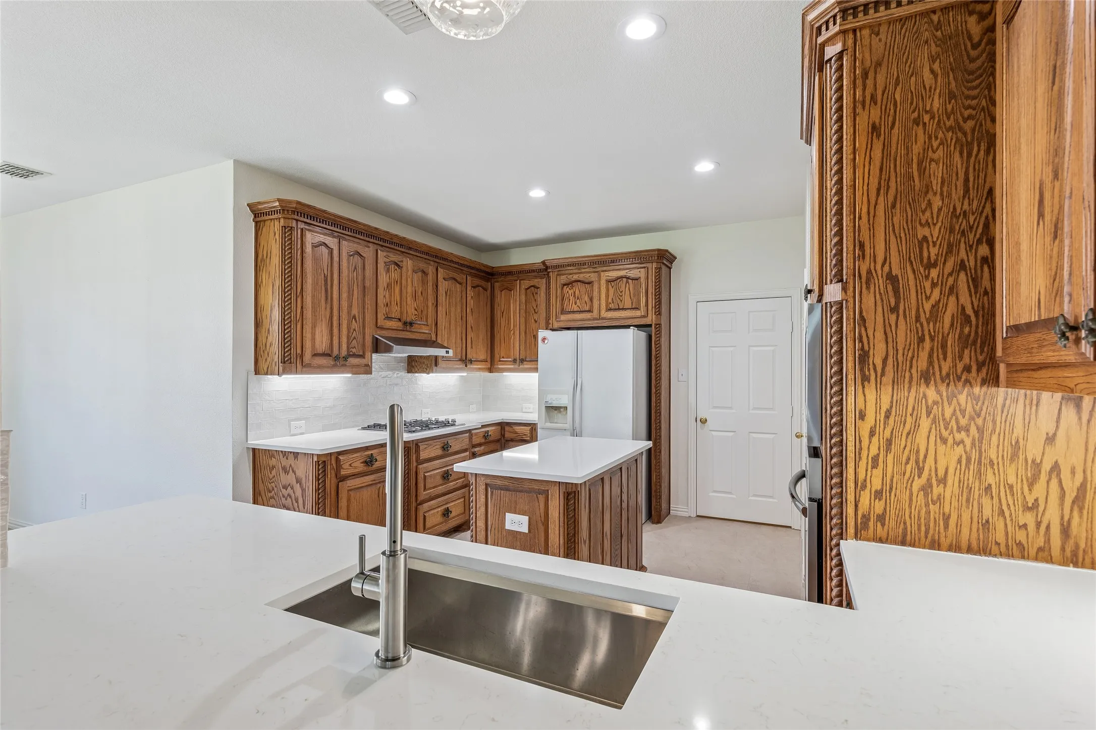 Single Family Residence For Sale in Tarrant County , 5224 Winterberry Court, Fort Worth, Texas 76244, 4 Bedroom, 3 Bathroom, 3 Garage spaces, 3,473 Sqft, built in 2004, Price $569,900, mls#21339065, Real Estate Agent in Fort Worth, Homes For Sale in Tarrant county, Homes For Sale in Fort Worth, Realtor in Fort Worth Texas, Real Estate Brokerage Independent Realty Texas, Luminita Cordes Realtor