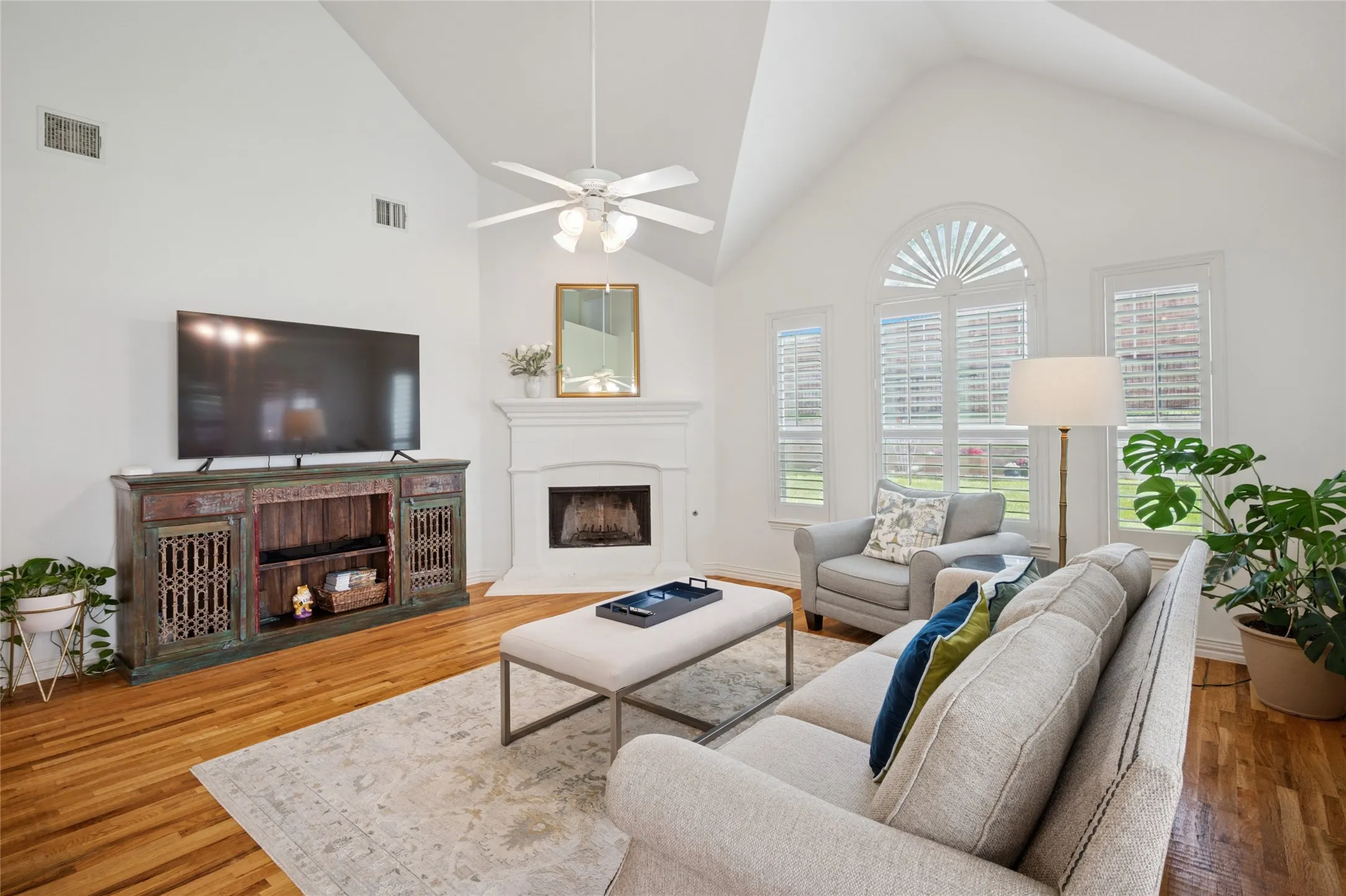 Single Family Residence For Sale in Tarrant County , 5224 Winterberry Court, Fort Worth, Texas 76244, 4 Bedroom, 3 Bathroom, 3 Garage spaces, 3,473 Sqft, built in 2004, Price $569,900, mls#21339065, Real Estate Agent in Fort Worth, Homes For Sale in Tarrant county, Homes For Sale in Fort Worth, Realtor in Fort Worth Texas, Real Estate Brokerage Independent Realty Texas, Luminita Cordes Realtor