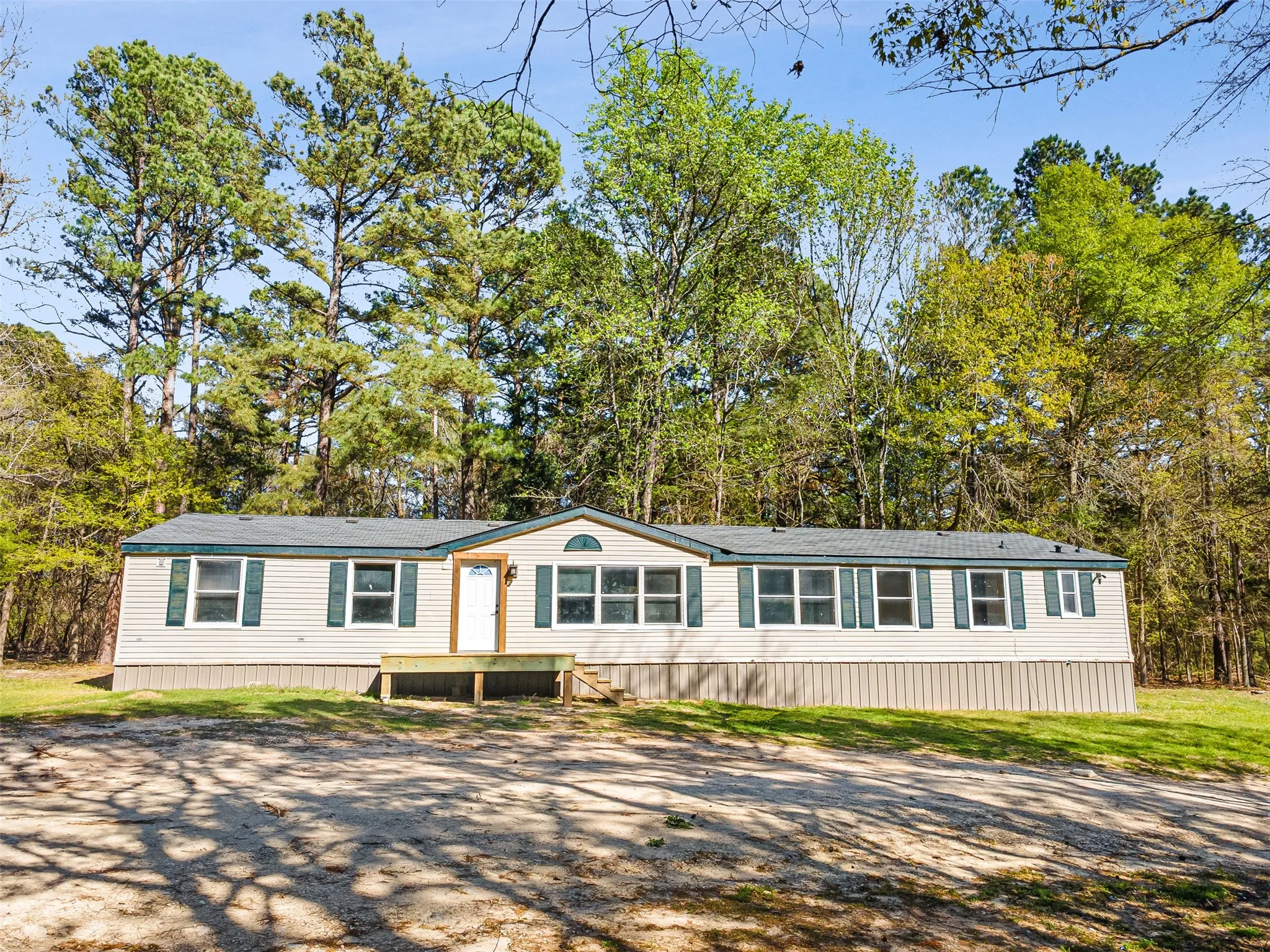 Mobile Home For Sale in Franklin (TX) County , 180 SE County Road 4275, Mount Vernon, Texas 76384, 4 Bedroom, 3 Bathroom, Garage spaces, 2,128 Sqft, built in 2004, mls#21339048, Real Estate Agent in Mount Vernon, Homes For Sale in Franklin (TX) county, Homes For Sale in Mount Vernon, Realtor in Mount Vernon Texas, Real Estate Brokerage Independent Realty Texas, Luminita Cordes Realtor