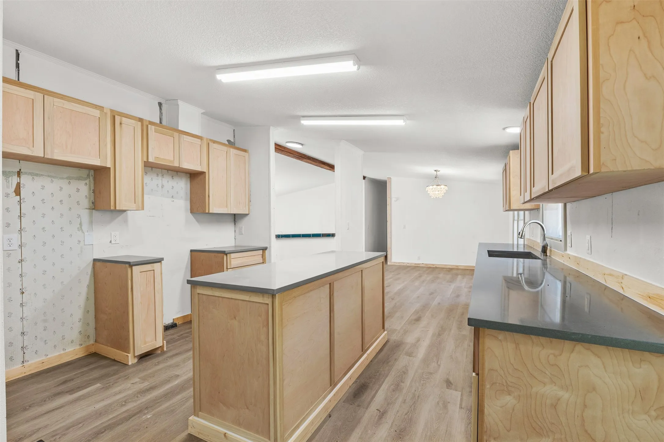 Mobile Home For Sale in Franklin (TX) County , 180 SE County Road 4275, Mount Vernon, Texas 76384, 4 Bedroom, 3 Bathroom, Garage spaces, 2,128 Sqft, built in 2004, mls#21339048, Real Estate Agent in Mount Vernon, Homes For Sale in Franklin (TX) county, Homes For Sale in Mount Vernon, Realtor in Mount Vernon Texas, Real Estate Brokerage Independent Realty Texas, Luminita Cordes Realtor