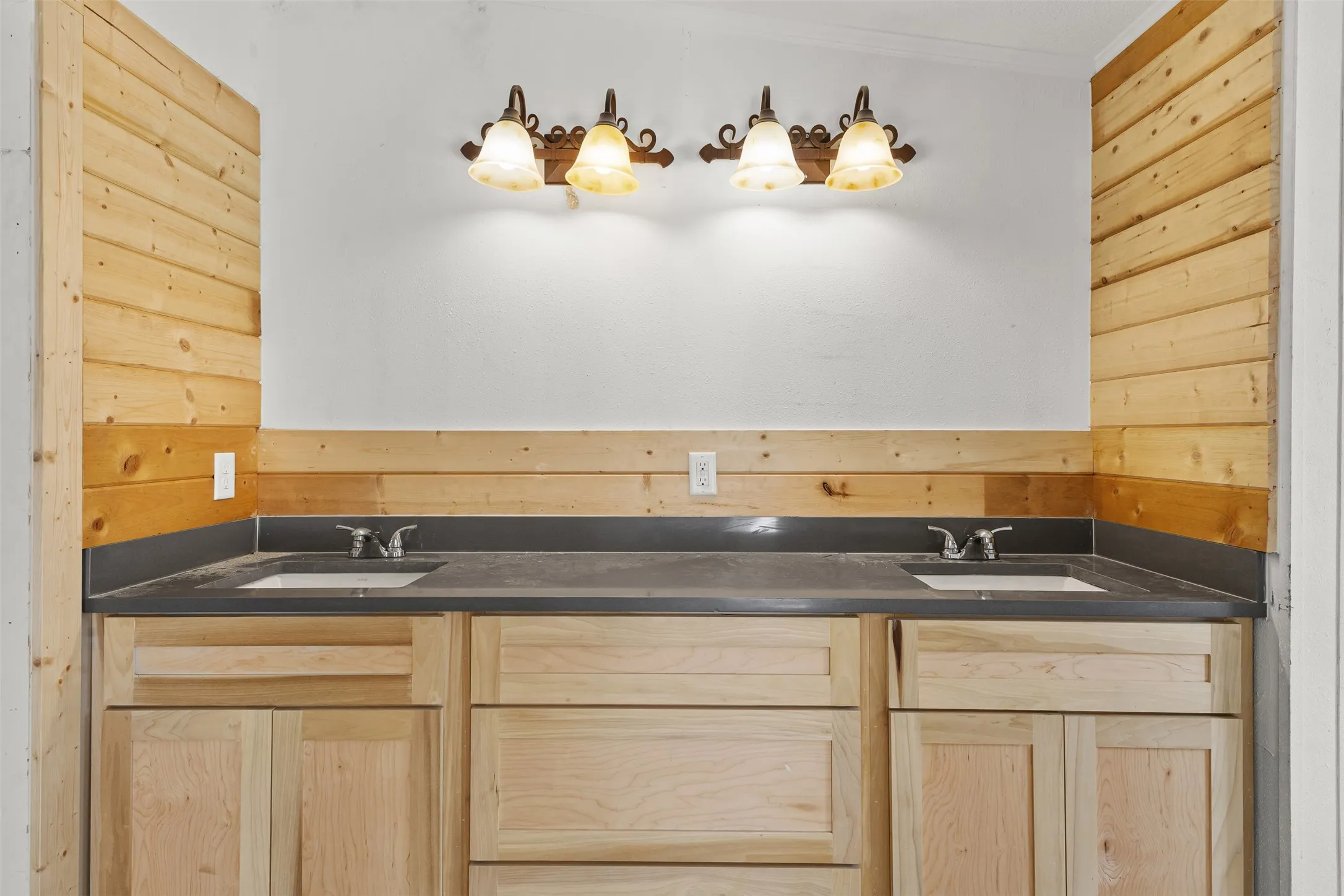 Mobile Home For Sale in Franklin (TX) County , 180 SE County Road 4275, Mount Vernon, Texas 76384, 4 Bedroom, 3 Bathroom, Garage spaces, 2,128 Sqft, built in 2004, mls#21339048, Real Estate Agent in Mount Vernon, Homes For Sale in Franklin (TX) county, Homes For Sale in Mount Vernon, Realtor in Mount Vernon Texas, Real Estate Brokerage Independent Realty Texas, Luminita Cordes Realtor