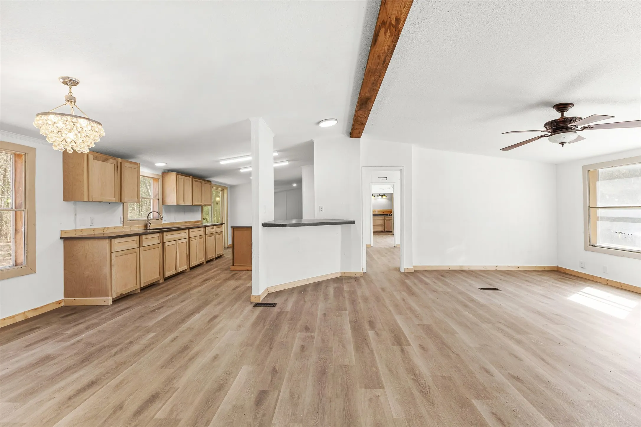 Mobile Home For Sale in Franklin (TX) County , 180 SE County Road 4275, Mount Vernon, Texas 76384, 4 Bedroom, 3 Bathroom, Garage spaces, 2,128 Sqft, built in 2004, mls#21339048, Real Estate Agent in Mount Vernon, Homes For Sale in Franklin (TX) county, Homes For Sale in Mount Vernon, Realtor in Mount Vernon Texas, Real Estate Brokerage Independent Realty Texas, Luminita Cordes Realtor