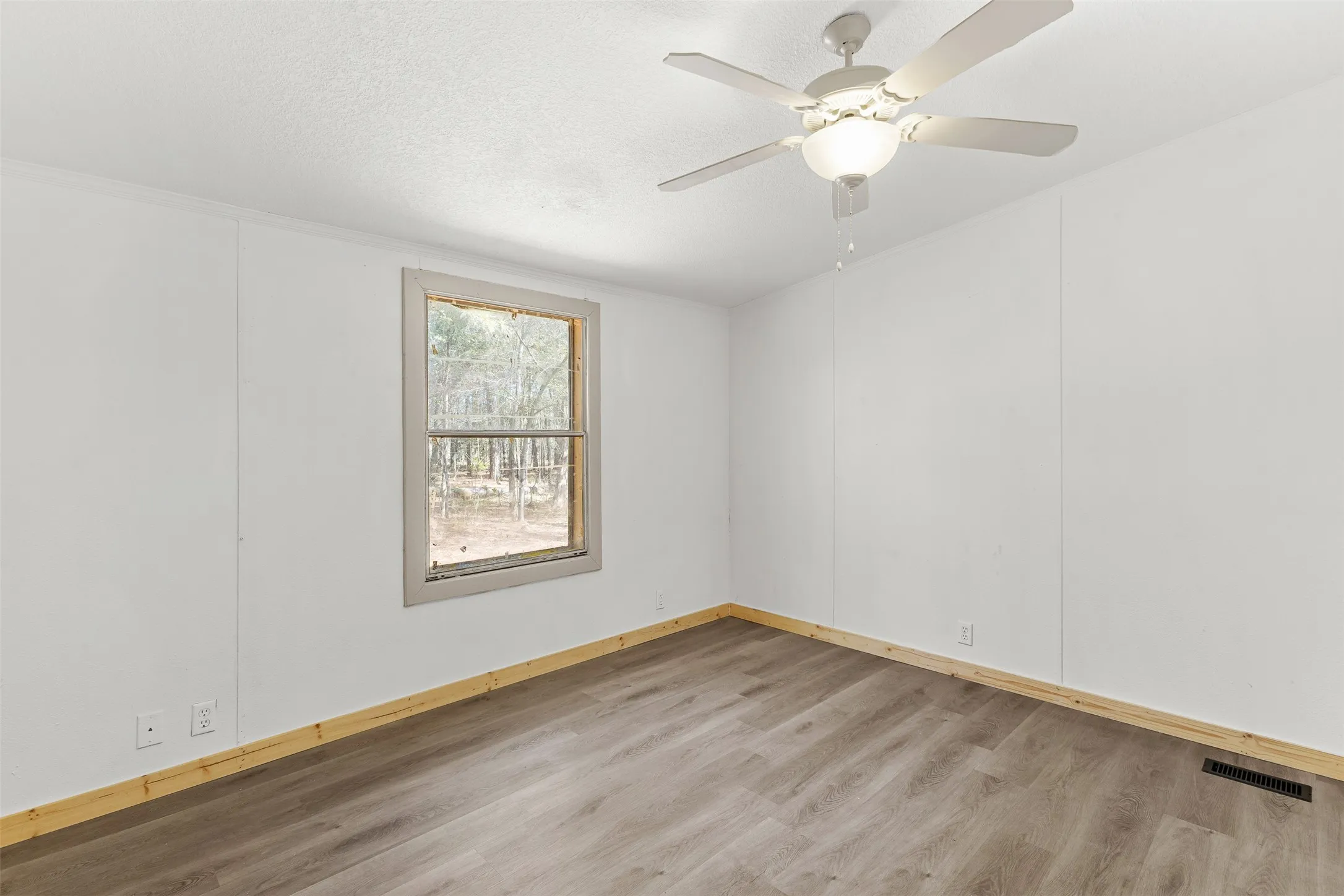 Mobile Home For Sale in Franklin (TX) County , 180 SE County Road 4275, Mount Vernon, Texas 76384, 4 Bedroom, 3 Bathroom, Garage spaces, 2,128 Sqft, built in 2004, mls#21339048, Real Estate Agent in Mount Vernon, Homes For Sale in Franklin (TX) county, Homes For Sale in Mount Vernon, Realtor in Mount Vernon Texas, Real Estate Brokerage Independent Realty Texas, Luminita Cordes Realtor
