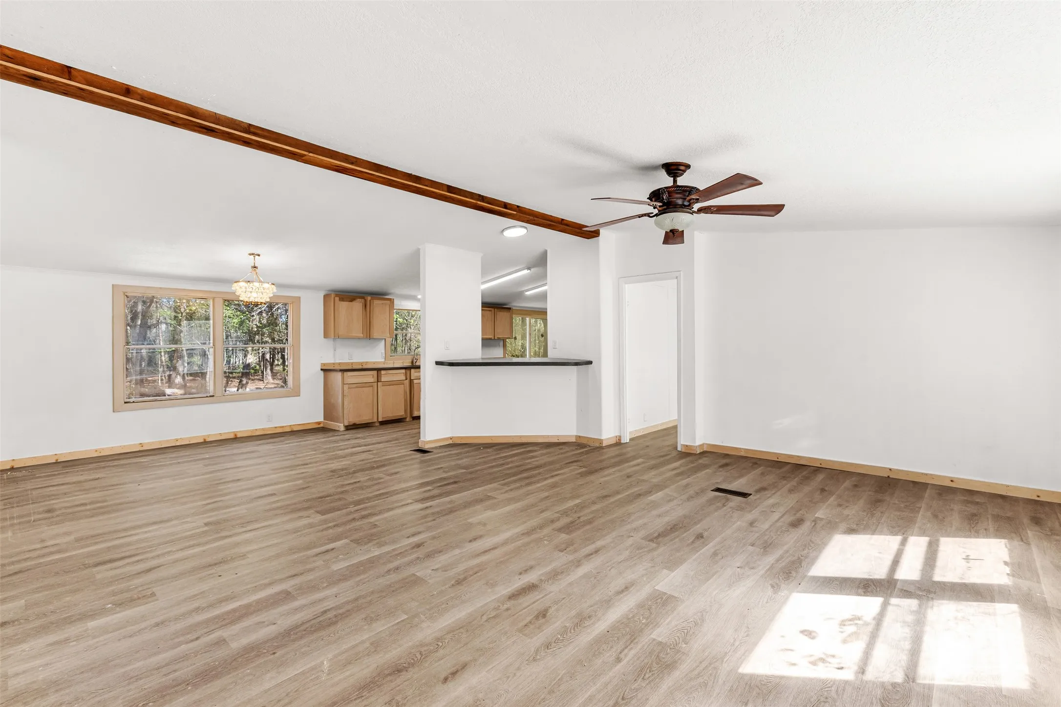 Mobile Home For Sale in Franklin (TX) County , 180 SE County Road 4275, Mount Vernon, Texas 76384, 4 Bedroom, 3 Bathroom, Garage spaces, 2,128 Sqft, built in 2004, mls#21339048, Real Estate Agent in Mount Vernon, Homes For Sale in Franklin (TX) county, Homes For Sale in Mount Vernon, Realtor in Mount Vernon Texas, Real Estate Brokerage Independent Realty Texas, Luminita Cordes Realtor