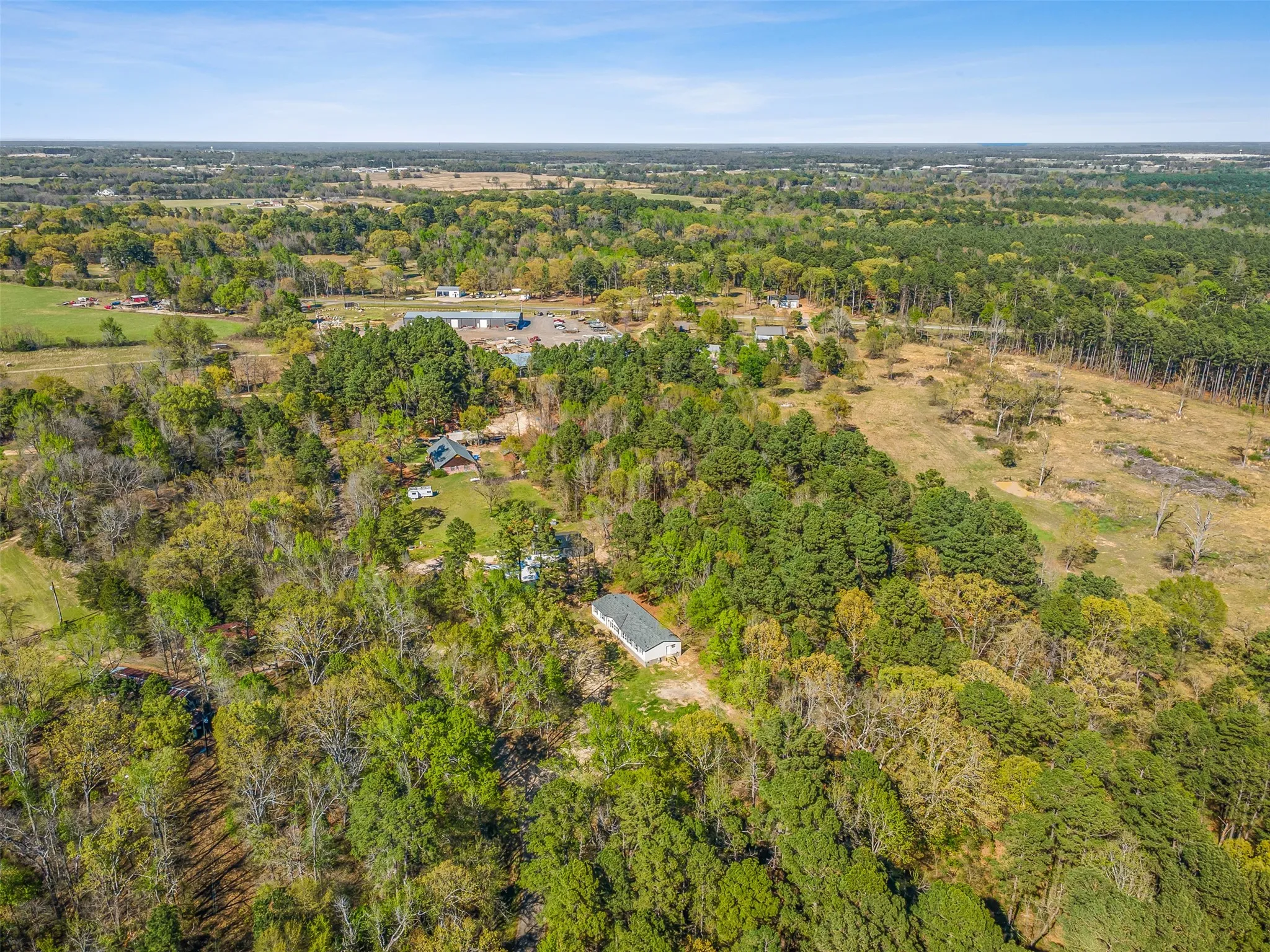 Mobile Home For Sale in Franklin (TX) County , 180 SE County Road 4275, Mount Vernon, Texas 76384, 4 Bedroom, 3 Bathroom, Garage spaces, 2,128 Sqft, built in 2004, mls#21339048, Real Estate Agent in Mount Vernon, Homes For Sale in Franklin (TX) county, Homes For Sale in Mount Vernon, Realtor in Mount Vernon Texas, Real Estate Brokerage Independent Realty Texas, Luminita Cordes Realtor