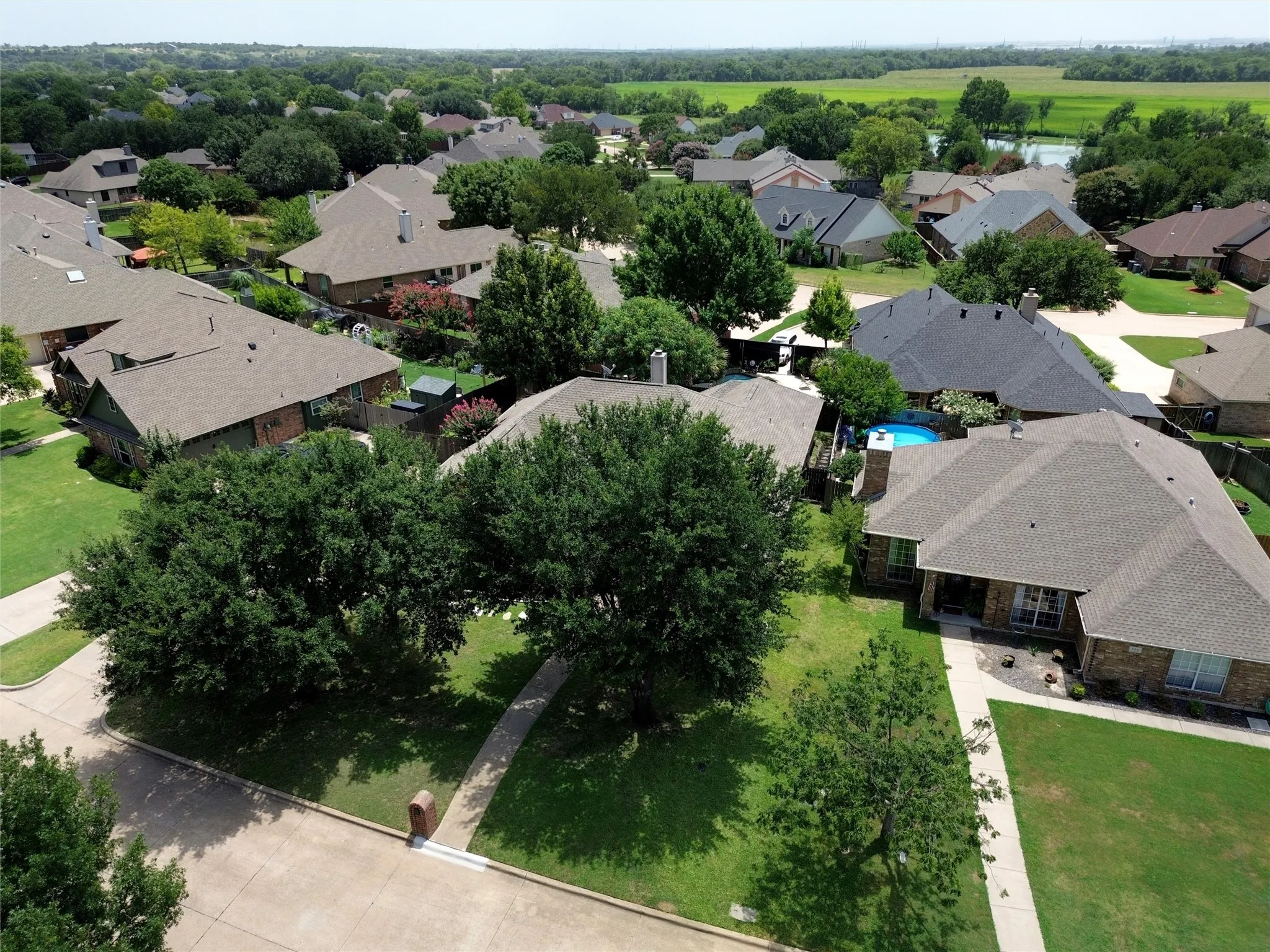 Single Family Residence For Sale in Denton County , 106 Honeysuckle Drive, Justin, Texas 76247, 4 Bedroom, 2 Bathroom, 2 Garage spaces, 2,209 Sqft, built in 1998, mls#21336097, Real Estate Agent in Justin, Homes For Sale in Denton county, Homes For Sale in Justin, Realtor in Justin Texas, Real Estate Brokerage Independent Realty Texas, Luminita Cordes Realtor