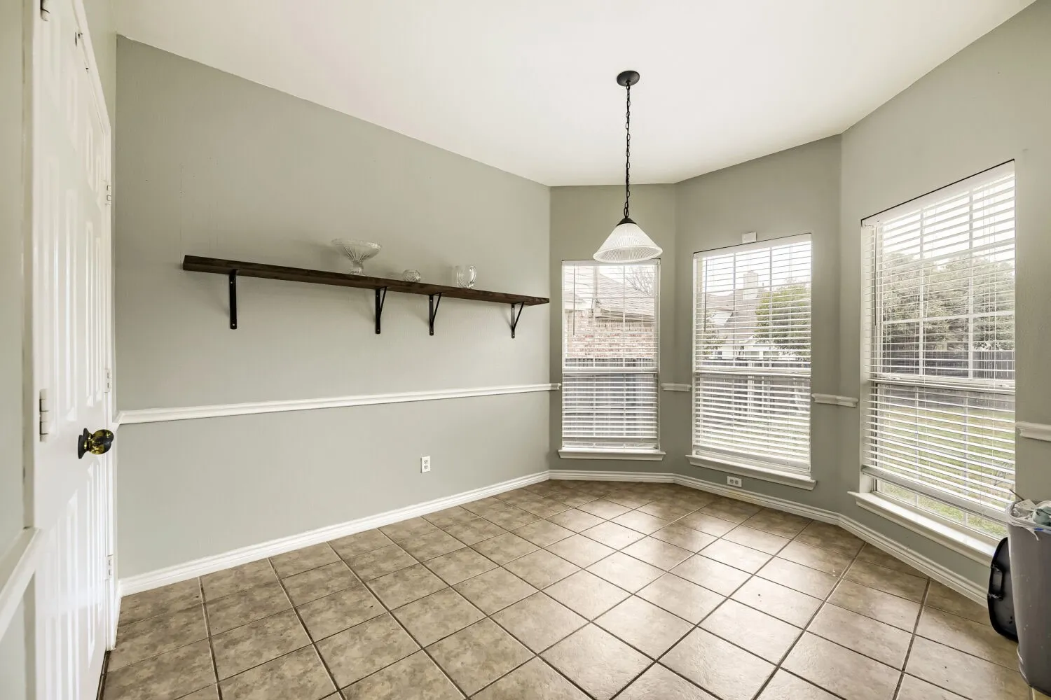 Single Family Residence For Sale in Tarrant County , 5016 Coral Creek Drive, Fort Worth, Texas 76135, 4 Bedroom, 3 Bathroom, 2 Garage spaces, 2,269 Sqft, built in 2001, mls#21338366, Real Estate Agent in Fort Worth, Homes For Sale in Tarrant county, Homes For Sale in Fort Worth, Realtor in Fort Worth Texas, Real Estate Brokerage Independent Realty Texas, Luminita Cordes Realtor