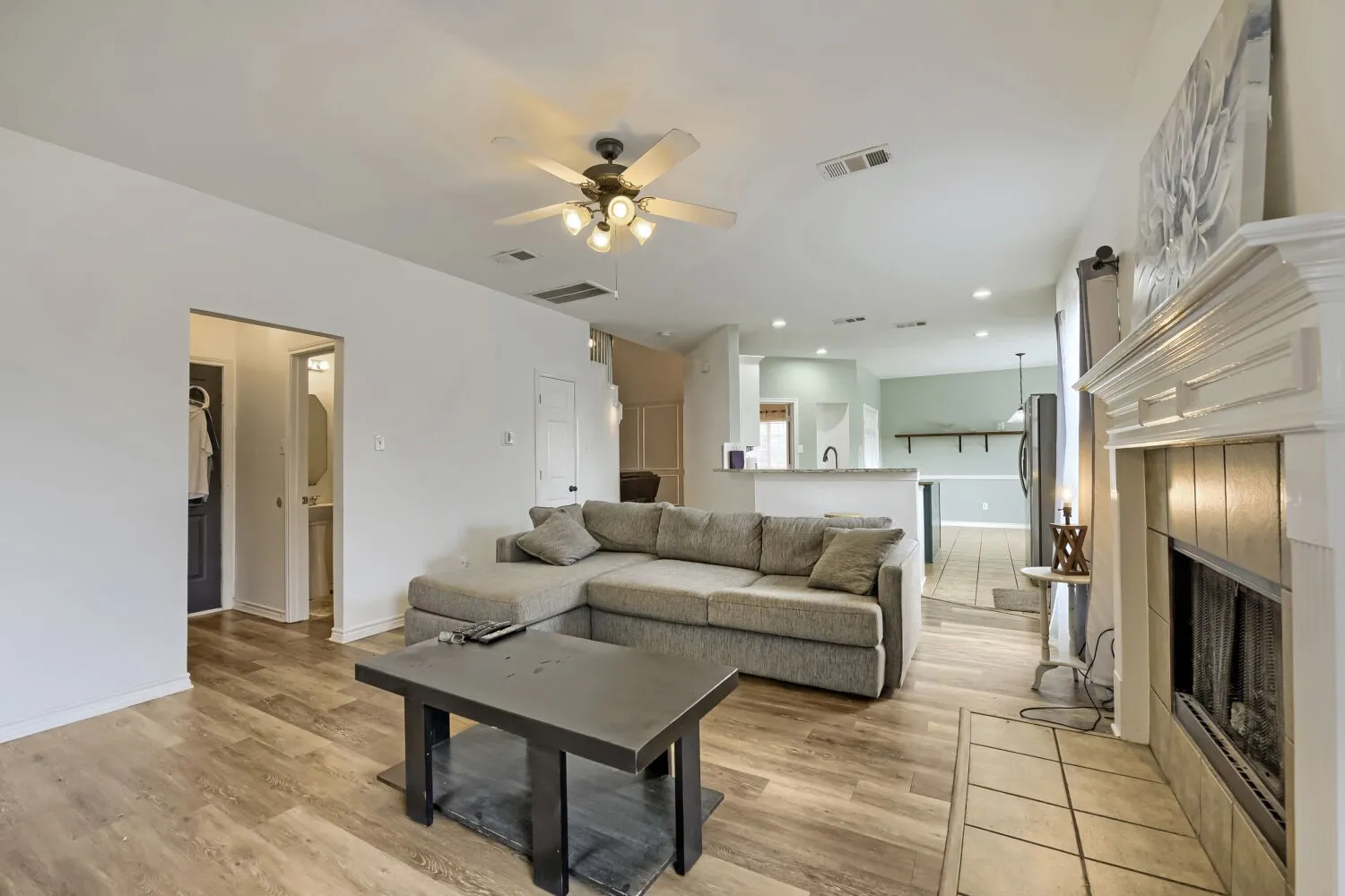 Single Family Residence For Sale in Tarrant County , 5016 Coral Creek Drive, Fort Worth, Texas 76135, 4 Bedroom, 3 Bathroom, 2 Garage spaces, 2,269 Sqft, built in 2001, mls#21338366, Real Estate Agent in Fort Worth, Homes For Sale in Tarrant county, Homes For Sale in Fort Worth, Realtor in Fort Worth Texas, Real Estate Brokerage Independent Realty Texas, Luminita Cordes Realtor