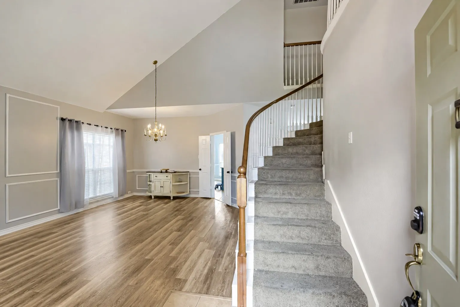 Single Family Residence For Sale in Tarrant County , 5016 Coral Creek Drive, Fort Worth, Texas 76135, 4 Bedroom, 3 Bathroom, 2 Garage spaces, 2,269 Sqft, built in 2001, mls#21338366, Real Estate Agent in Fort Worth, Homes For Sale in Tarrant county, Homes For Sale in Fort Worth, Realtor in Fort Worth Texas, Real Estate Brokerage Independent Realty Texas, Luminita Cordes Realtor
