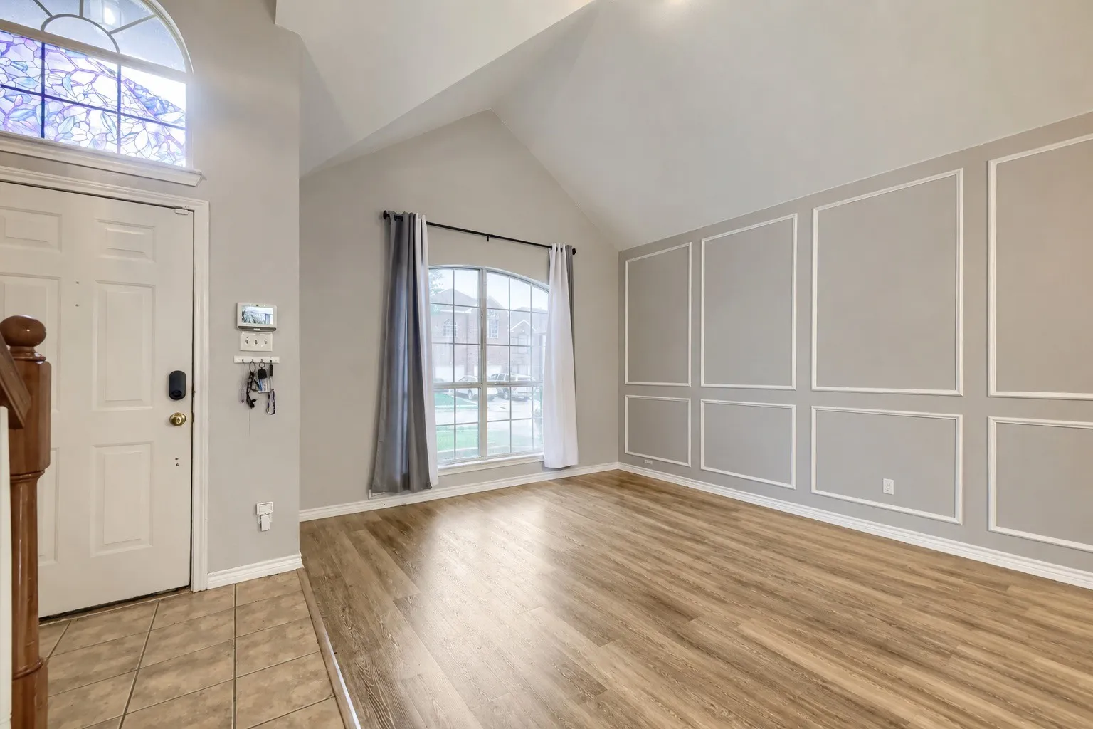 Single Family Residence For Sale in Tarrant County , 5016 Coral Creek Drive, Fort Worth, Texas 76135, 4 Bedroom, 3 Bathroom, 2 Garage spaces, 2,269 Sqft, built in 2001, mls#21338366, Real Estate Agent in Fort Worth, Homes For Sale in Tarrant county, Homes For Sale in Fort Worth, Realtor in Fort Worth Texas, Real Estate Brokerage Independent Realty Texas, Luminita Cordes Realtor