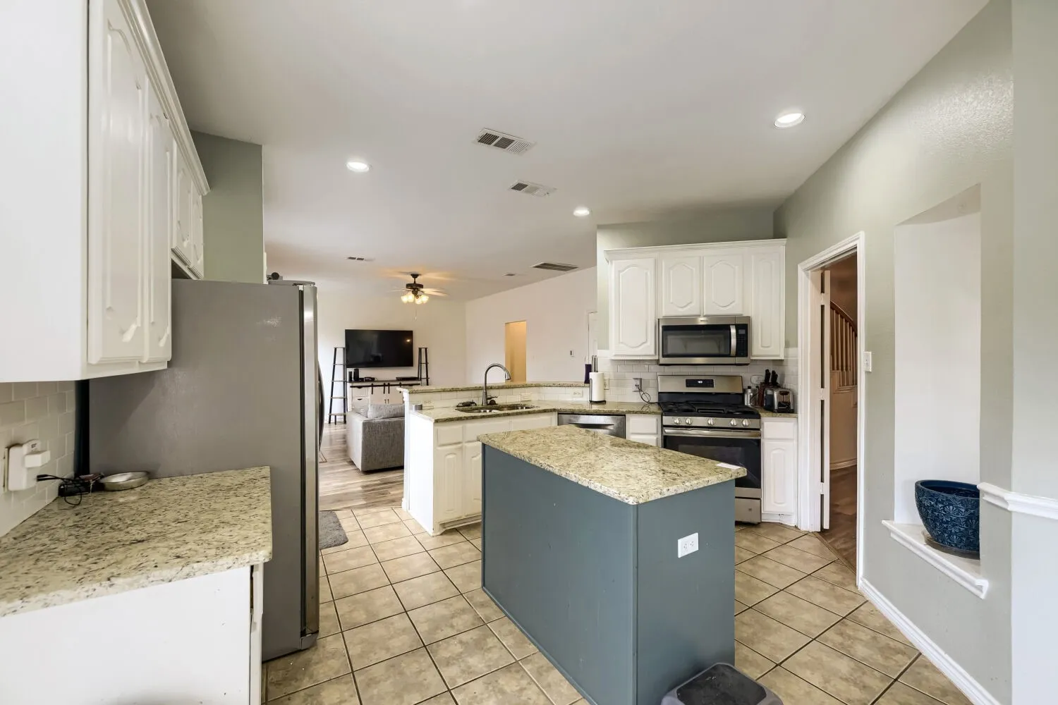 Single Family Residence For Sale in Tarrant County , 5016 Coral Creek Drive, Fort Worth, Texas 76135, 4 Bedroom, 3 Bathroom, 2 Garage spaces, 2,269 Sqft, built in 2001, mls#21338366, Real Estate Agent in Fort Worth, Homes For Sale in Tarrant county, Homes For Sale in Fort Worth, Realtor in Fort Worth Texas, Real Estate Brokerage Independent Realty Texas, Luminita Cordes Realtor