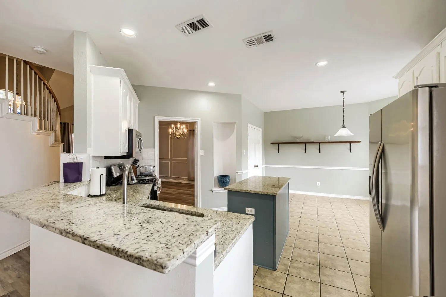 Single Family Residence For Sale in Tarrant County , 5016 Coral Creek Drive, Fort Worth, Texas 76135, 4 Bedroom, 3 Bathroom, 2 Garage spaces, 2,269 Sqft, built in 2001, mls#21338366, Real Estate Agent in Fort Worth, Homes For Sale in Tarrant county, Homes For Sale in Fort Worth, Realtor in Fort Worth Texas, Real Estate Brokerage Independent Realty Texas, Luminita Cordes Realtor