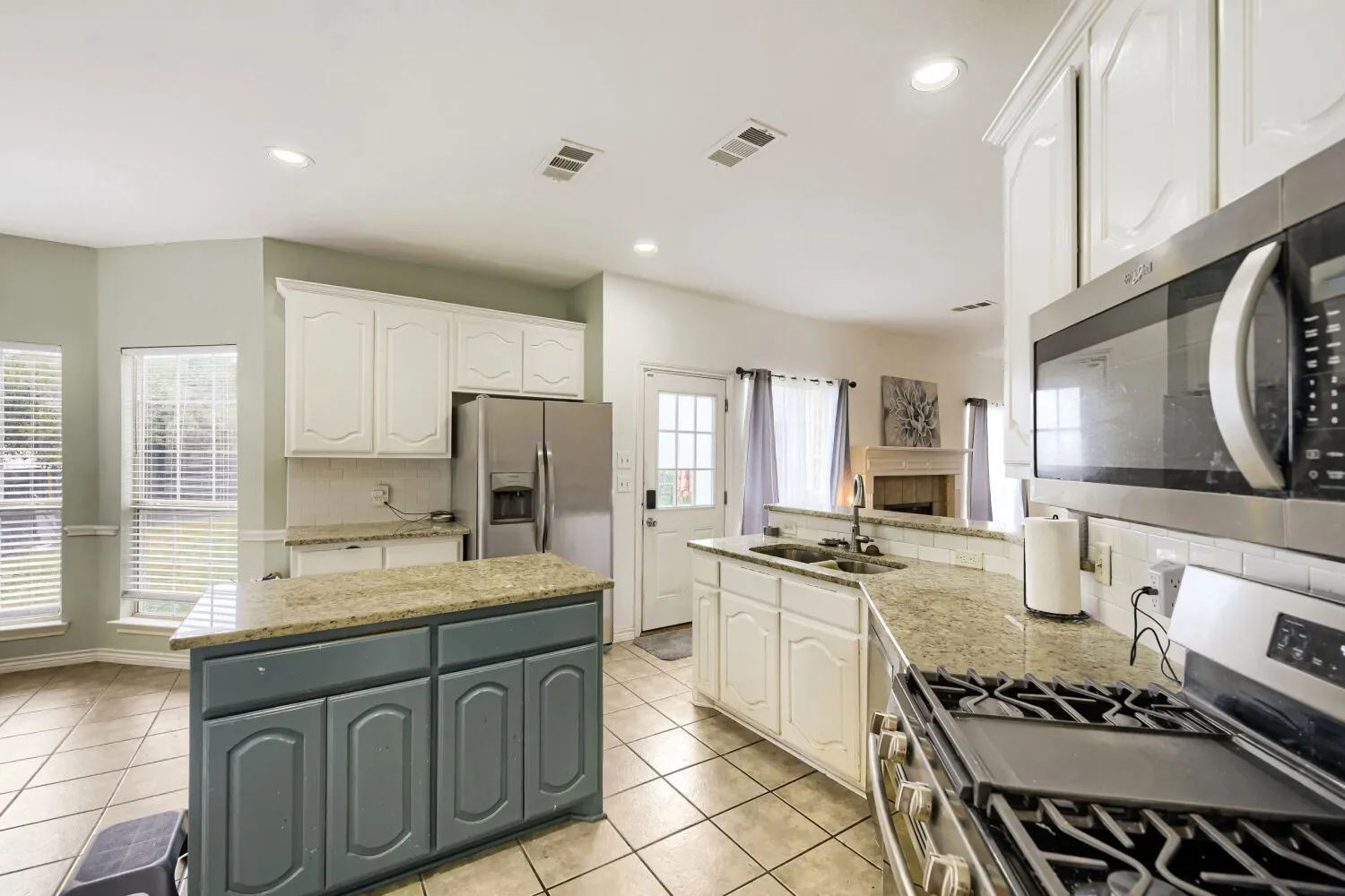 Single Family Residence For Sale in Tarrant County , 5016 Coral Creek Drive, Fort Worth, Texas 76135, 4 Bedroom, 3 Bathroom, 2 Garage spaces, 2,269 Sqft, built in 2001, mls#21338366, Real Estate Agent in Fort Worth, Homes For Sale in Tarrant county, Homes For Sale in Fort Worth, Realtor in Fort Worth Texas, Real Estate Brokerage Independent Realty Texas, Luminita Cordes Realtor