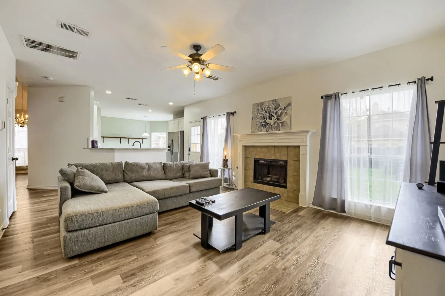 Single Family Residence For Sale in Tarrant County , 5016 Coral Creek Drive, Fort Worth, Texas 76135, 4 Bedroom, 3 Bathroom, 2 Garage spaces, 2,269 Sqft, built in 2001, mls#21338366, Real Estate Agent in Fort Worth, Homes For Sale in Tarrant county, Homes For Sale in Fort Worth, Realtor in Fort Worth Texas, Real Estate Brokerage Independent Realty Texas, Luminita Cordes Realtor