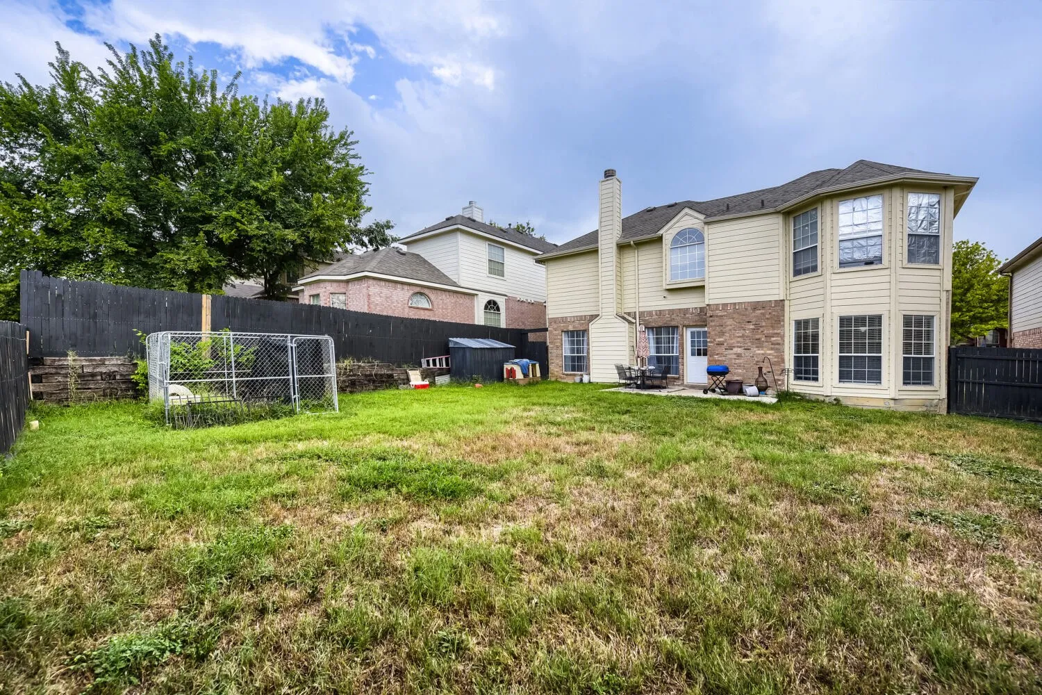 Single Family Residence For Sale in Tarrant County , 5016 Coral Creek Drive, Fort Worth, Texas 76135, 4 Bedroom, 3 Bathroom, 2 Garage spaces, 2,269 Sqft, built in 2001, mls#21338366, Real Estate Agent in Fort Worth, Homes For Sale in Tarrant county, Homes For Sale in Fort Worth, Realtor in Fort Worth Texas, Real Estate Brokerage Independent Realty Texas, Luminita Cordes Realtor