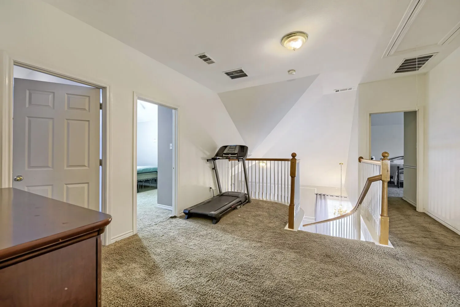 Single Family Residence For Sale in Tarrant County , 5016 Coral Creek Drive, Fort Worth, Texas 76135, 4 Bedroom, 3 Bathroom, 2 Garage spaces, 2,269 Sqft, built in 2001, mls#21338366, Real Estate Agent in Fort Worth, Homes For Sale in Tarrant county, Homes For Sale in Fort Worth, Realtor in Fort Worth Texas, Real Estate Brokerage Independent Realty Texas, Luminita Cordes Realtor