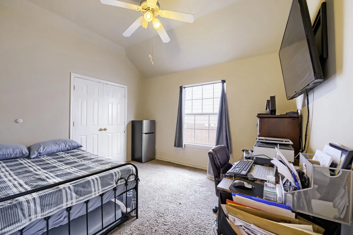 Single Family Residence For Sale in Tarrant County , 5016 Coral Creek Drive, Fort Worth, Texas 76135, 4 Bedroom, 3 Bathroom, 2 Garage spaces, 2,269 Sqft, built in 2001, mls#21338366, Real Estate Agent in Fort Worth, Homes For Sale in Tarrant county, Homes For Sale in Fort Worth, Realtor in Fort Worth Texas, Real Estate Brokerage Independent Realty Texas, Luminita Cordes Realtor