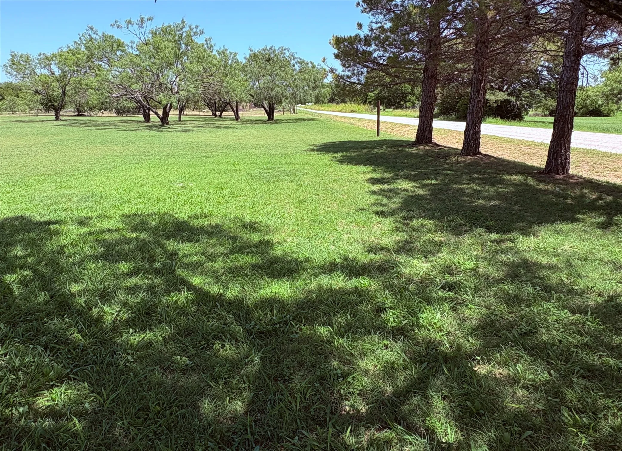 Mobile Home For Sale in Eastland County , 606 W 16th Street, Cisco, Texas 76437, 3 Bedroom, 2 Bathroom, Garage spaces, 1,512 Sqft, built in 1995, mls#21339078, Real Estate Agent in Cisco, Homes For Sale in Eastland county, Homes For Sale in Cisco, Realtor in Cisco Texas, Real Estate Brokerage Independent Realty Texas, Luminita Cordes Realtor