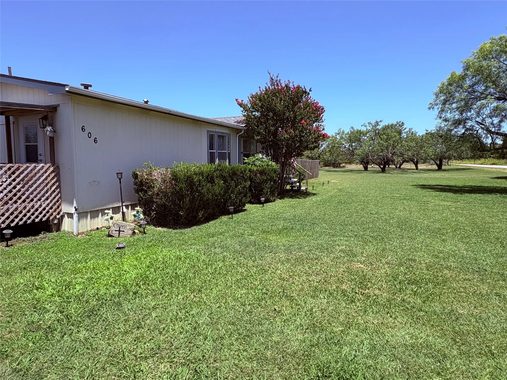 Mobile Home For Sale in Eastland County , 606 W 16th Street, Cisco, Texas 76437, 3 Bedroom, 2 Bathroom, Garage spaces, 1,512 Sqft, built in 1995, mls#21339078, Real Estate Agent in Cisco, Homes For Sale in Eastland county, Homes For Sale in Cisco, Realtor in Cisco Texas, Real Estate Brokerage Independent Realty Texas, Luminita Cordes Realtor