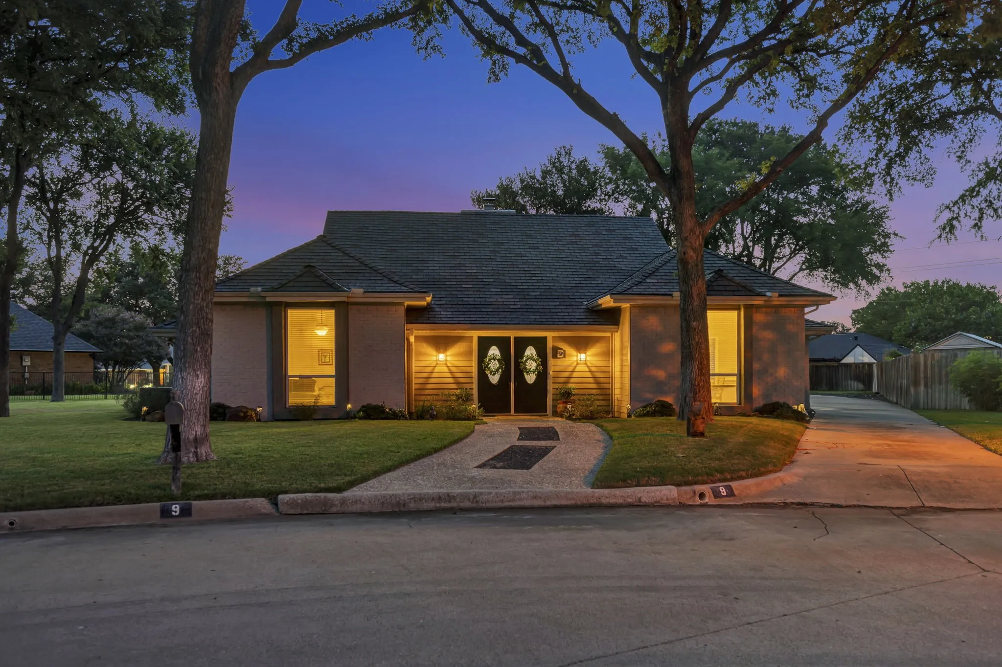 Single Family Residence For Sale in Denton County , 9 Wentworth Court, Trophy Club, Texas 76262, 3 Bedroom, 3 Bathroom, 2 Garage spaces, 2,556 Sqft, built in 1977, mls#21339036, Real Estate Agent in Trophy Club, Homes For Sale in Denton county, Homes For Sale in Trophy Club, Realtor in Trophy Club Texas, Real Estate Brokerage Independent Realty Texas, Luminita Cordes Realtor