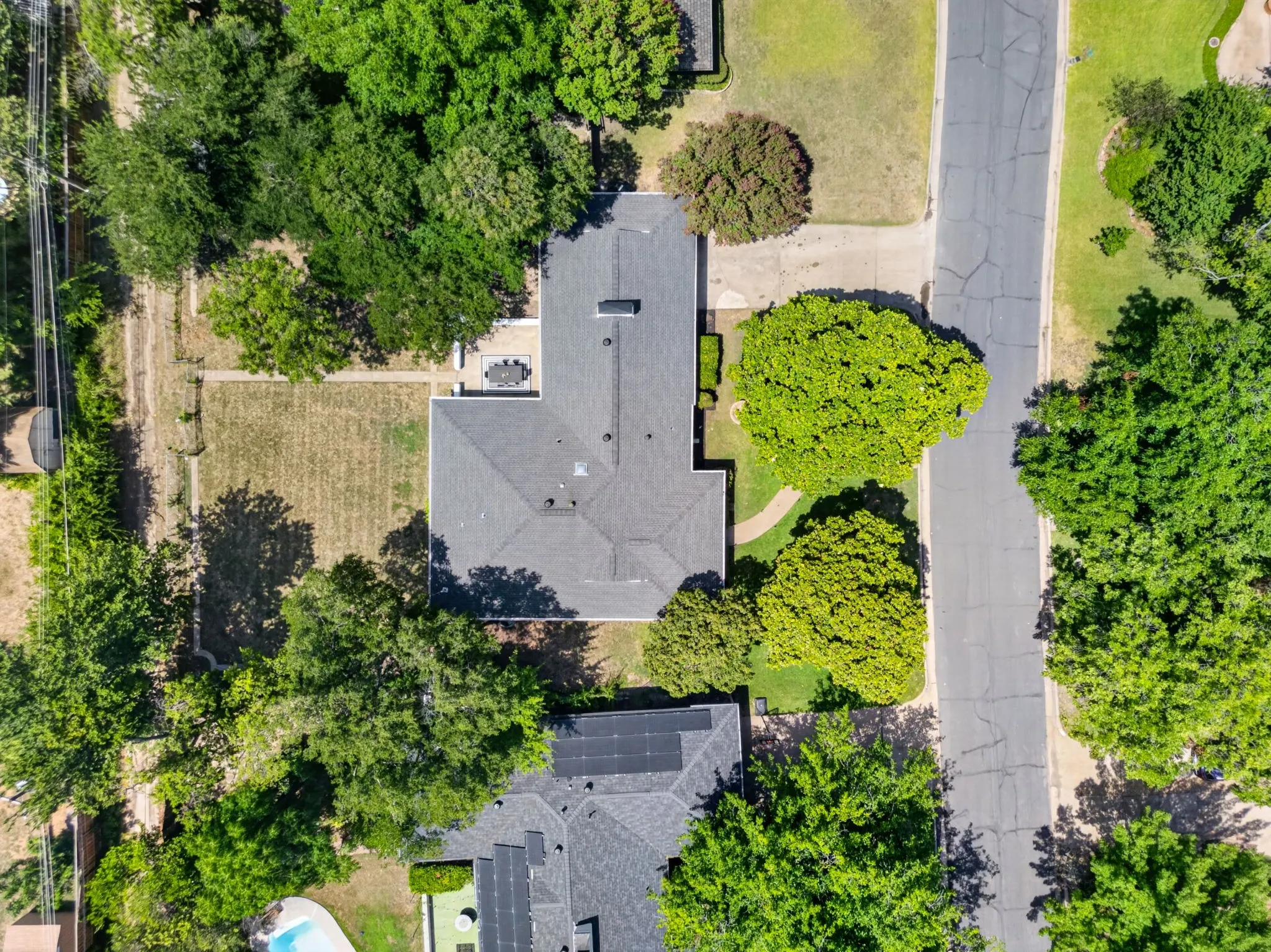 Single Family Residence For Sale in Dallas County , 716 Mayrant Drive, Dallas, Texas 75224, 3 Bedroom, 2 Bathroom, 2 Garage spaces, 2,048 Sqft, built in 1954, mls#21336781, Real Estate Agent in Dallas, Homes For Sale in Dallas county, Homes For Sale in Dallas, Realtor in Dallas Texas, Real Estate Brokerage Independent Realty Texas, Luminita Cordes Realtor