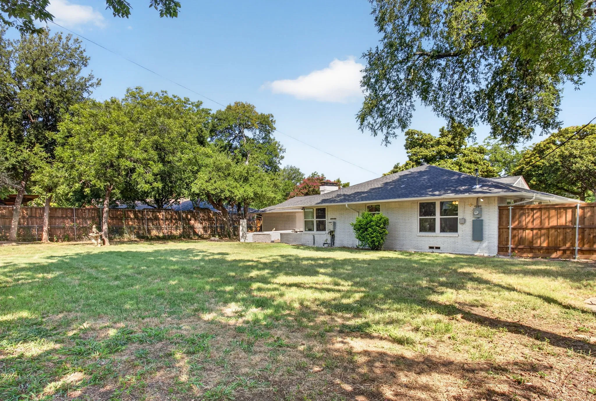 Single Family Residence For Sale in Dallas County , 716 Mayrant Drive, Dallas, Texas 75224, 3 Bedroom, 2 Bathroom, 2 Garage spaces, 2,048 Sqft, built in 1954, mls#21336781, Real Estate Agent in Dallas, Homes For Sale in Dallas county, Homes For Sale in Dallas, Realtor in Dallas Texas, Real Estate Brokerage Independent Realty Texas, Luminita Cordes Realtor