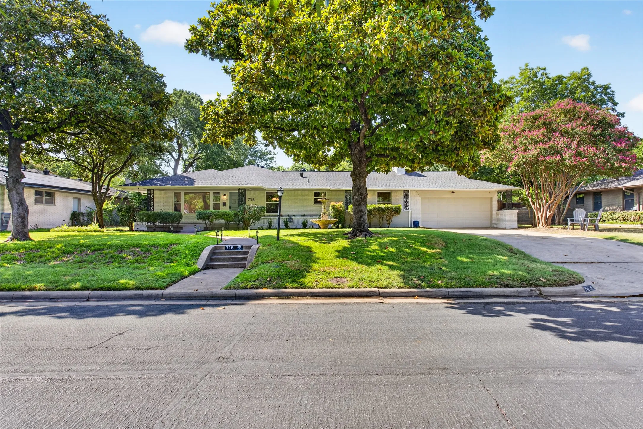 Single Family Residence For Sale in Dallas County , 716 Mayrant Drive, Dallas, Texas 75224, 3 Bedroom, 2 Bathroom, 2 Garage spaces, 2,048 Sqft, built in 1954, mls#21336781, Real Estate Agent in Dallas, Homes For Sale in Dallas county, Homes For Sale in Dallas, Realtor in Dallas Texas, Real Estate Brokerage Independent Realty Texas, Luminita Cordes Realtor