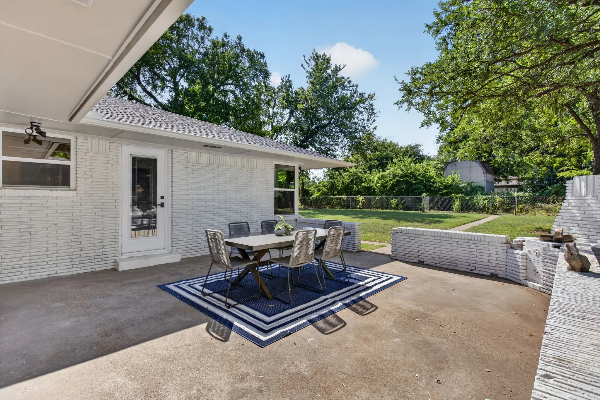 Single Family Residence For Sale in Dallas County , 716 Mayrant Drive, Dallas, Texas 75224, 3 Bedroom, 2 Bathroom, 2 Garage spaces, 2,048 Sqft, built in 1954, mls#21336781, Real Estate Agent in Dallas, Homes For Sale in Dallas county, Homes For Sale in Dallas, Realtor in Dallas Texas, Real Estate Brokerage Independent Realty Texas, Luminita Cordes Realtor