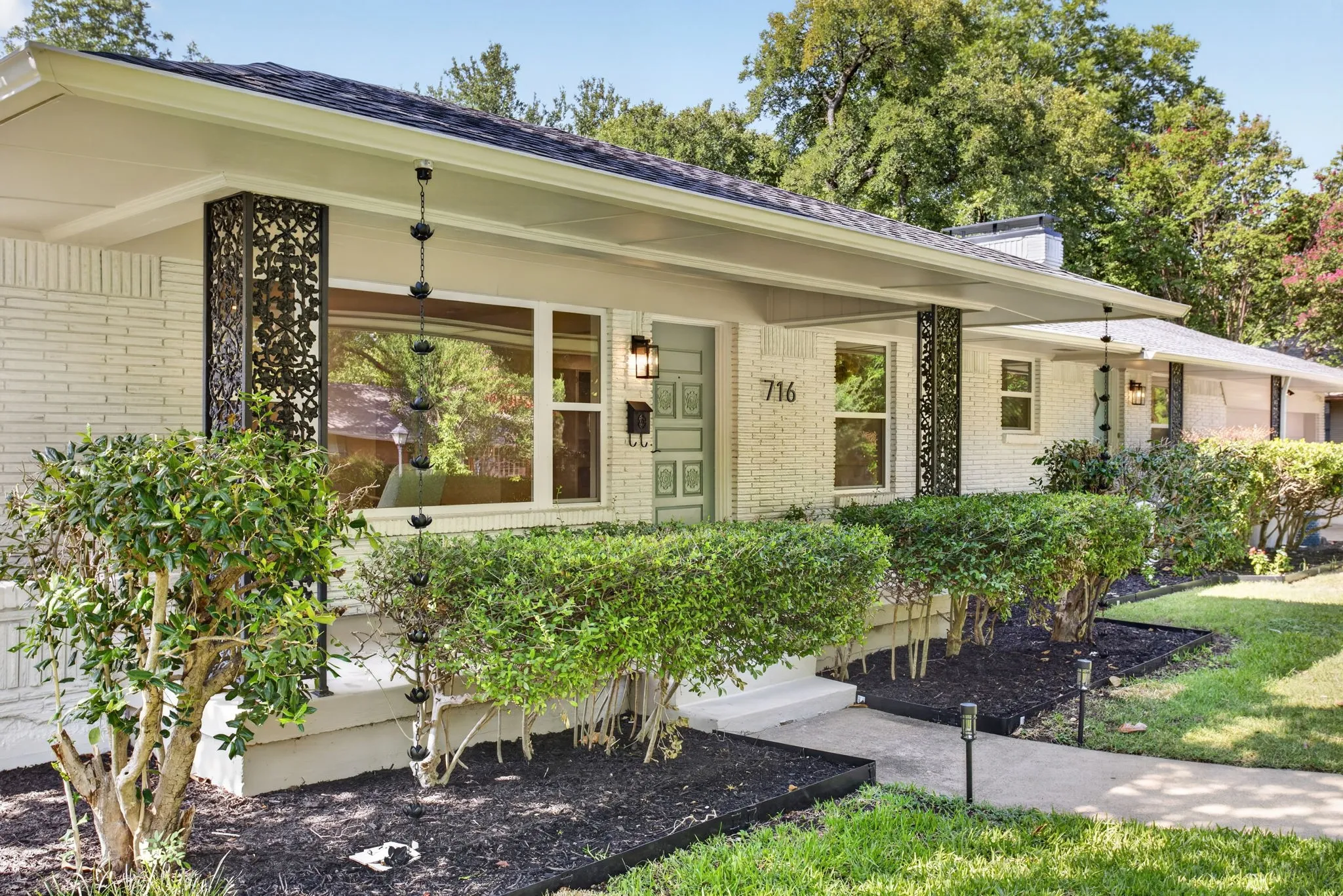 Single Family Residence For Sale in Dallas County , 716 Mayrant Drive, Dallas, Texas 75224, 3 Bedroom, 2 Bathroom, 2 Garage spaces, 2,048 Sqft, built in 1954, mls#21336781, Real Estate Agent in Dallas, Homes For Sale in Dallas county, Homes For Sale in Dallas, Realtor in Dallas Texas, Real Estate Brokerage Independent Realty Texas, Luminita Cordes Realtor